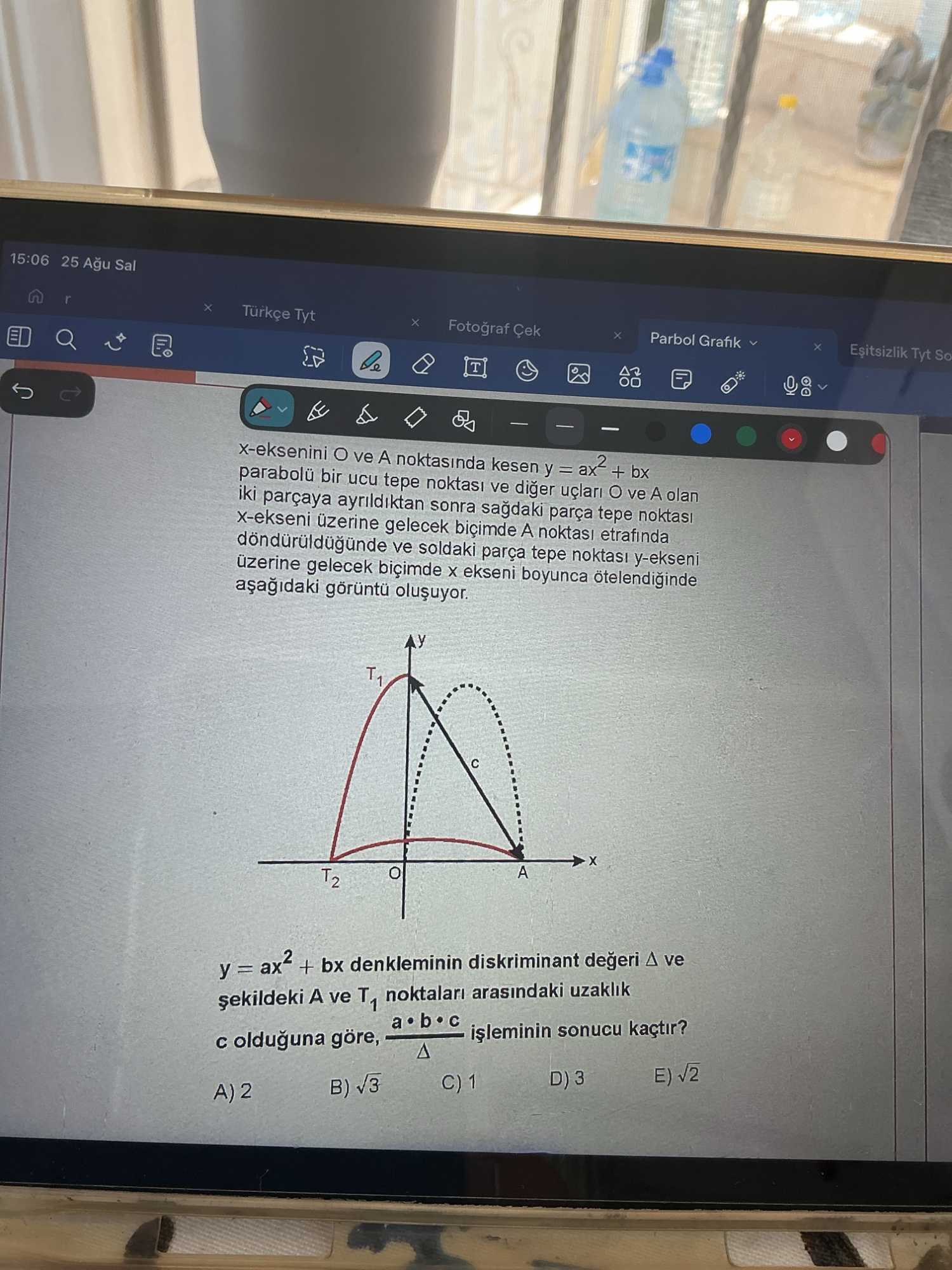 x-eksenini O ve A noktasında kesen y = ax² + bx parabolü bir ucu tepe noktası ve diğer uçları O ve A