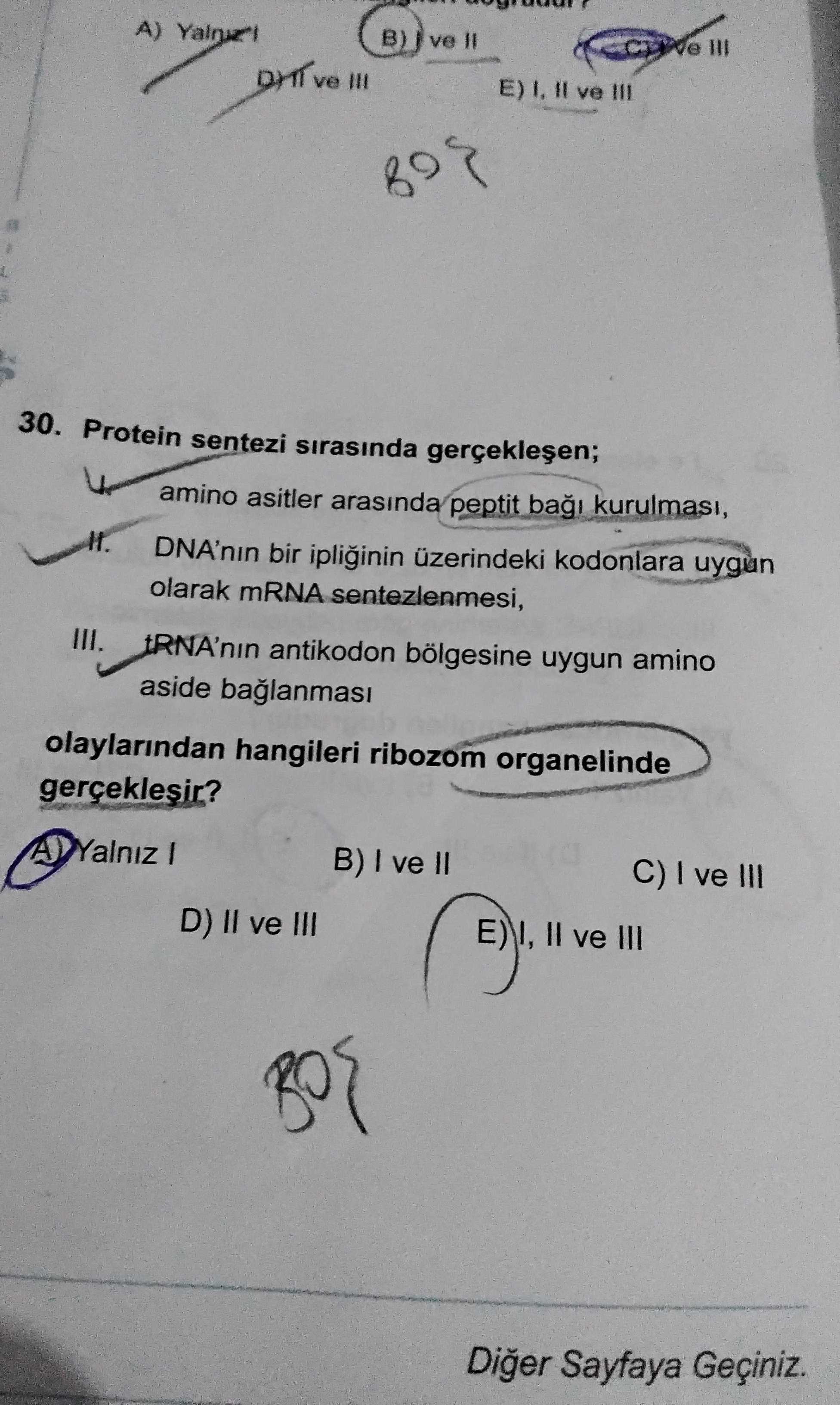 Protein sentezi sırasında gerçekleşen; I. amino asitler arasında peptit bağı kurulması, II. DNA'nın