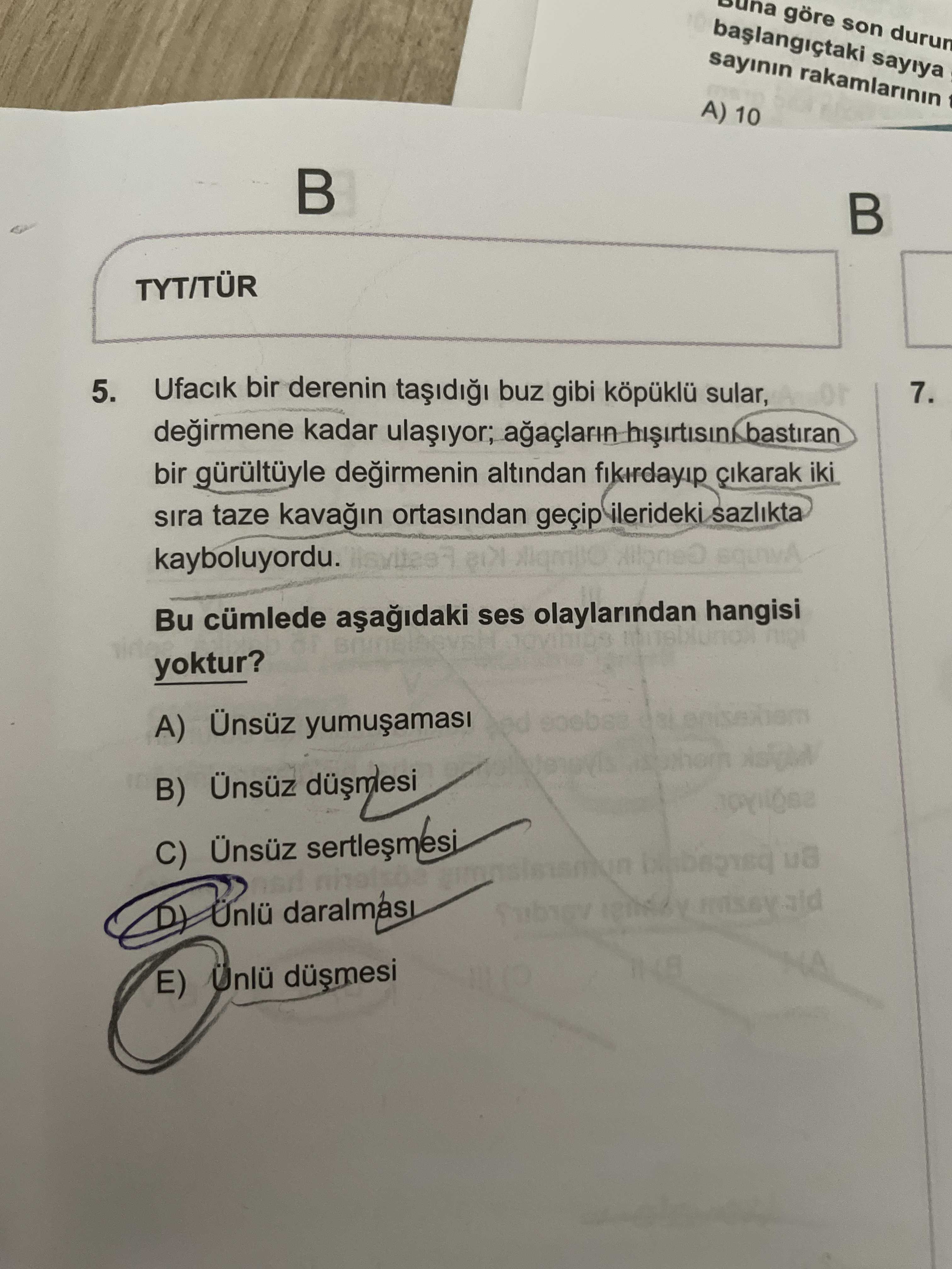 Ufacık bir derenin taşıdığı buz gibi köpüklü sular, değirmene kadar ulaşıyor; ağaçların hışırtısını