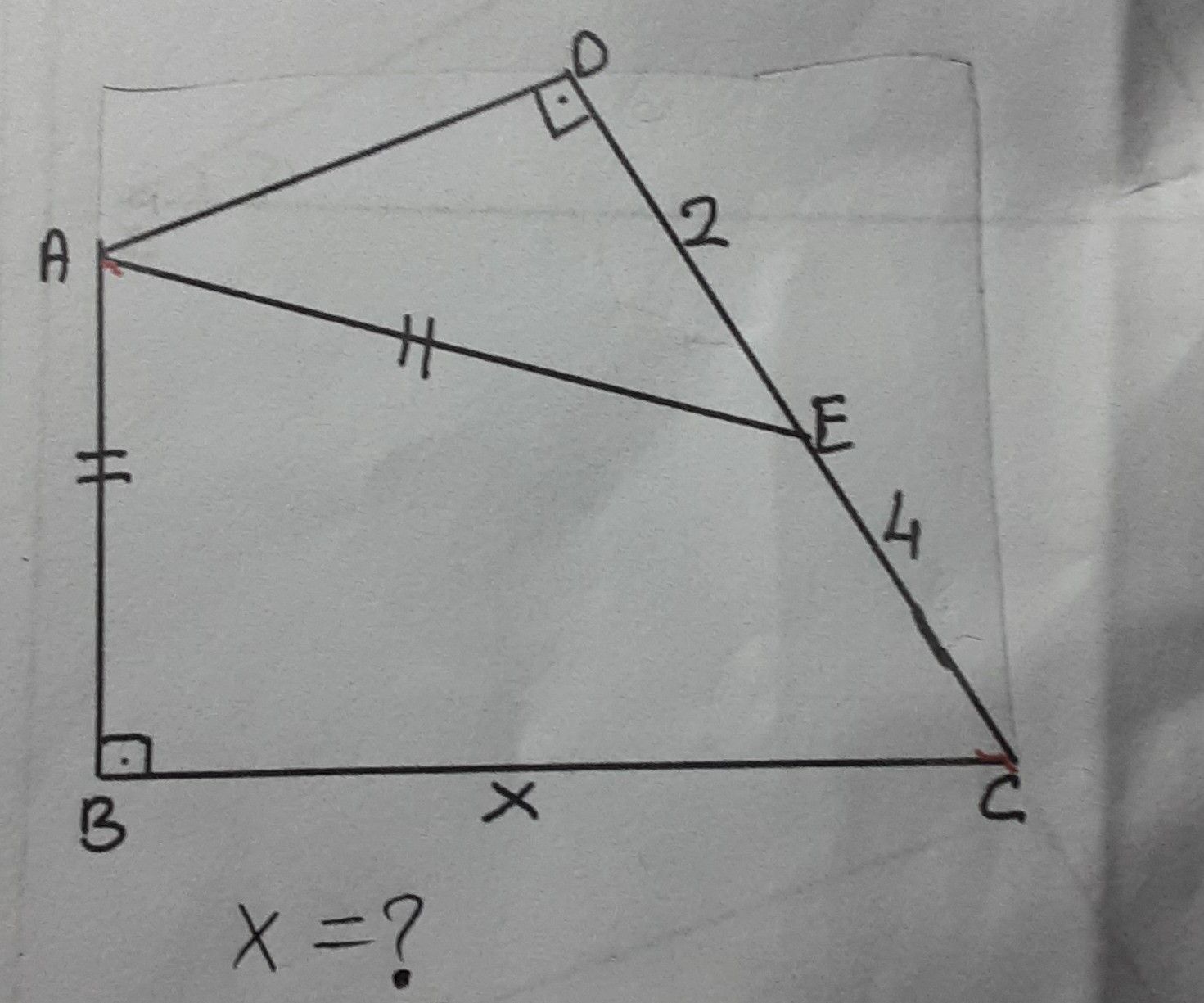 Şekilde ABCD dörtgeni verilmiş. ∠B = 90°, ∠D = 90°, AB ≡ AD, AE ≡ AC (orta nokta), DE = 2, EC = 4