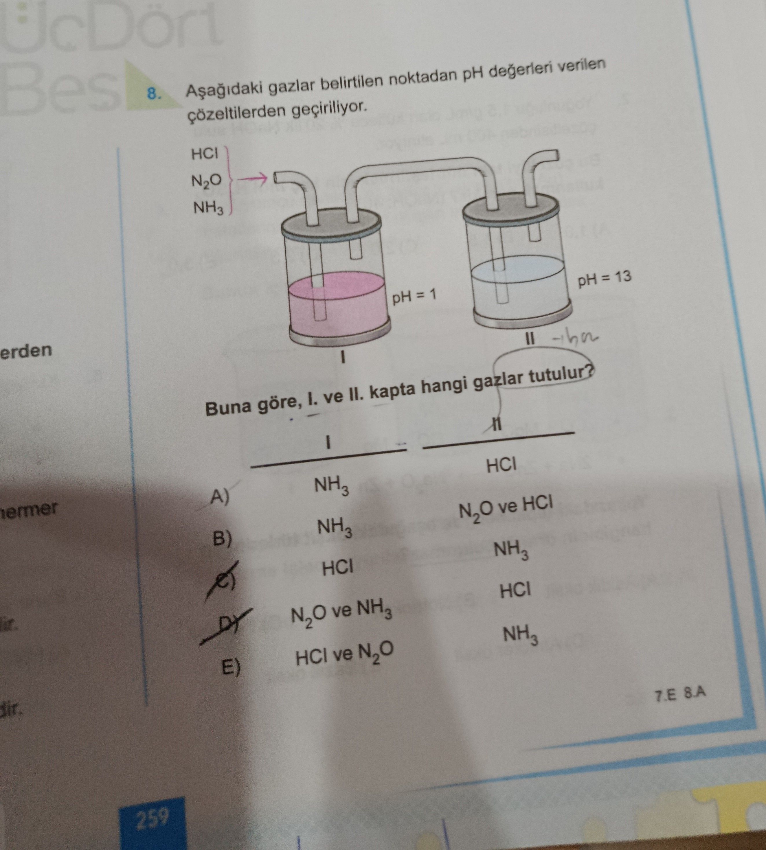 Aşağıdaki gazlar belirtilen noktadan pH değerleri verilen çözeltilerden geçiriliyor. HCl N₂O → NH₃