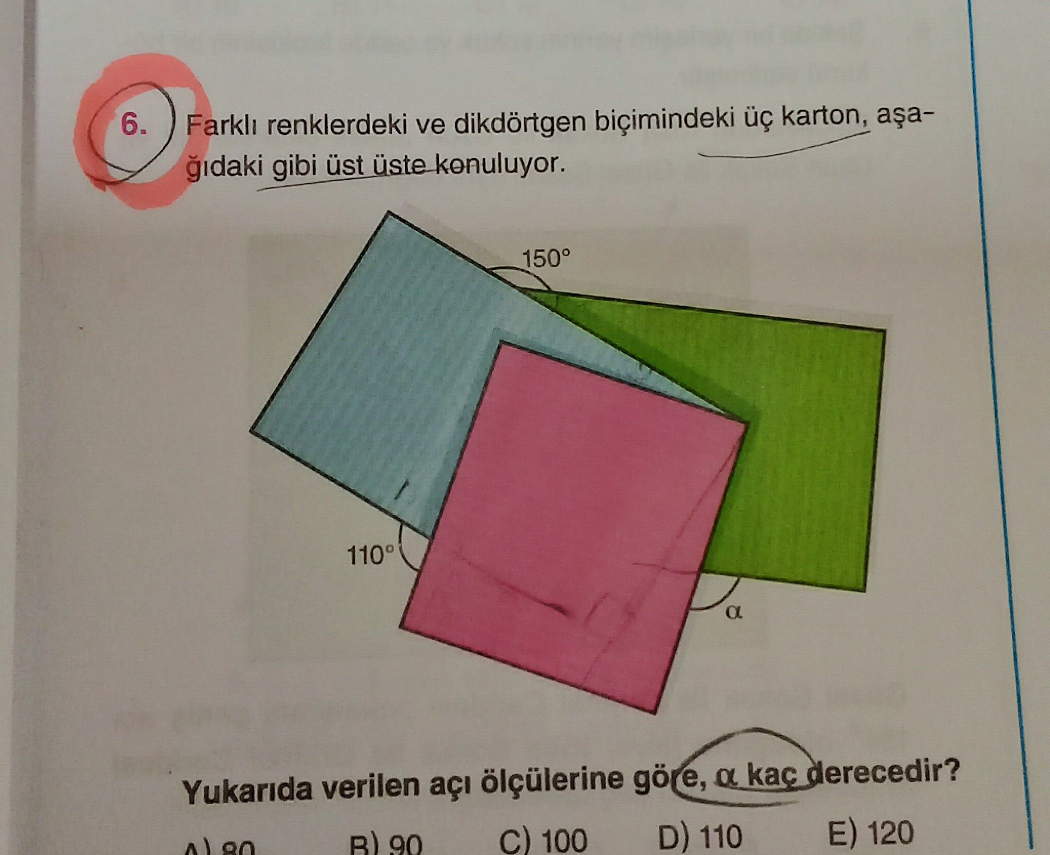Farklı renklerdeki ve dikdörtgen biçimindeki üç karton, aşağıdaki gibi üst üste konuluyor. Yukarıda