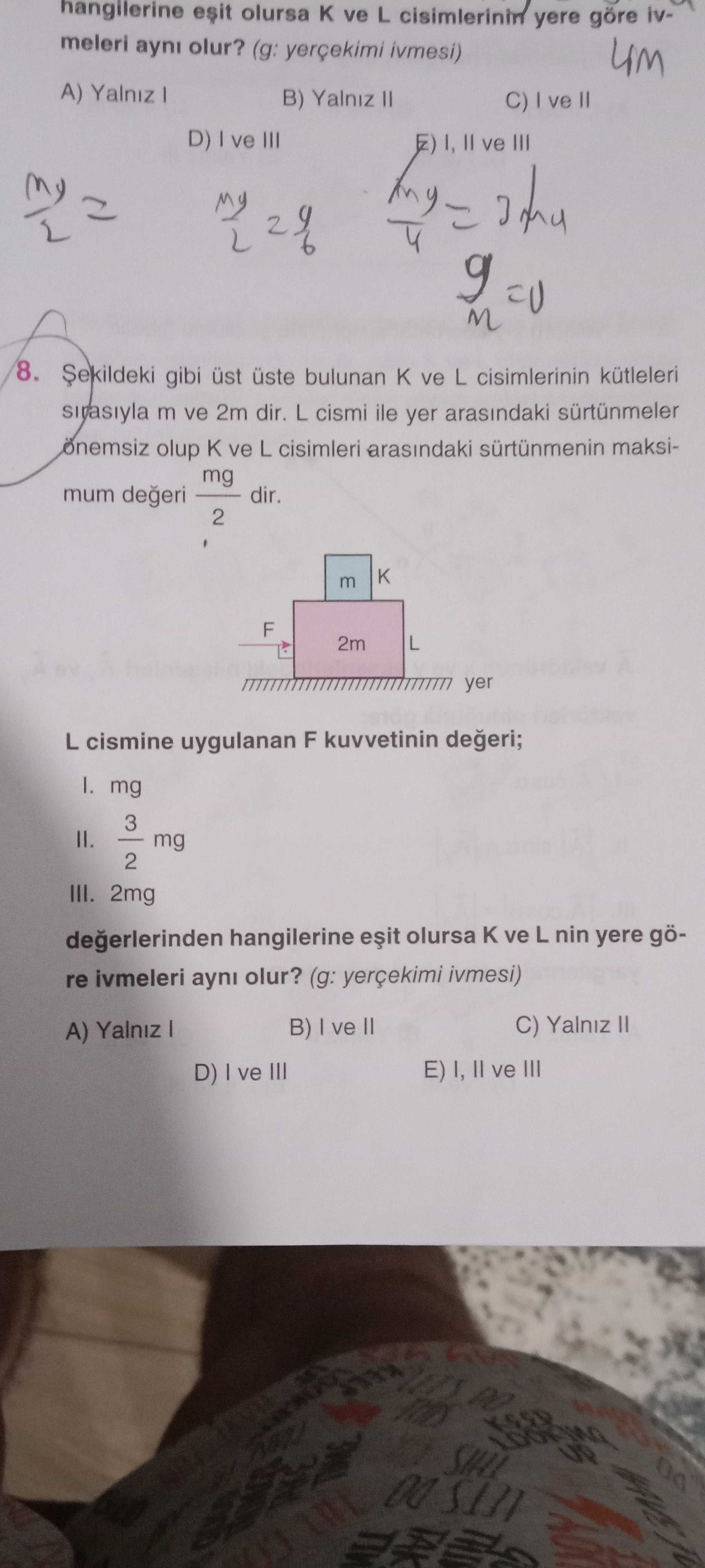 Şekildeki gibi üst üste bulunan K ve L cisimlerinin kütleleri sırasıyla m ve 2m dir. L cismi ile yer