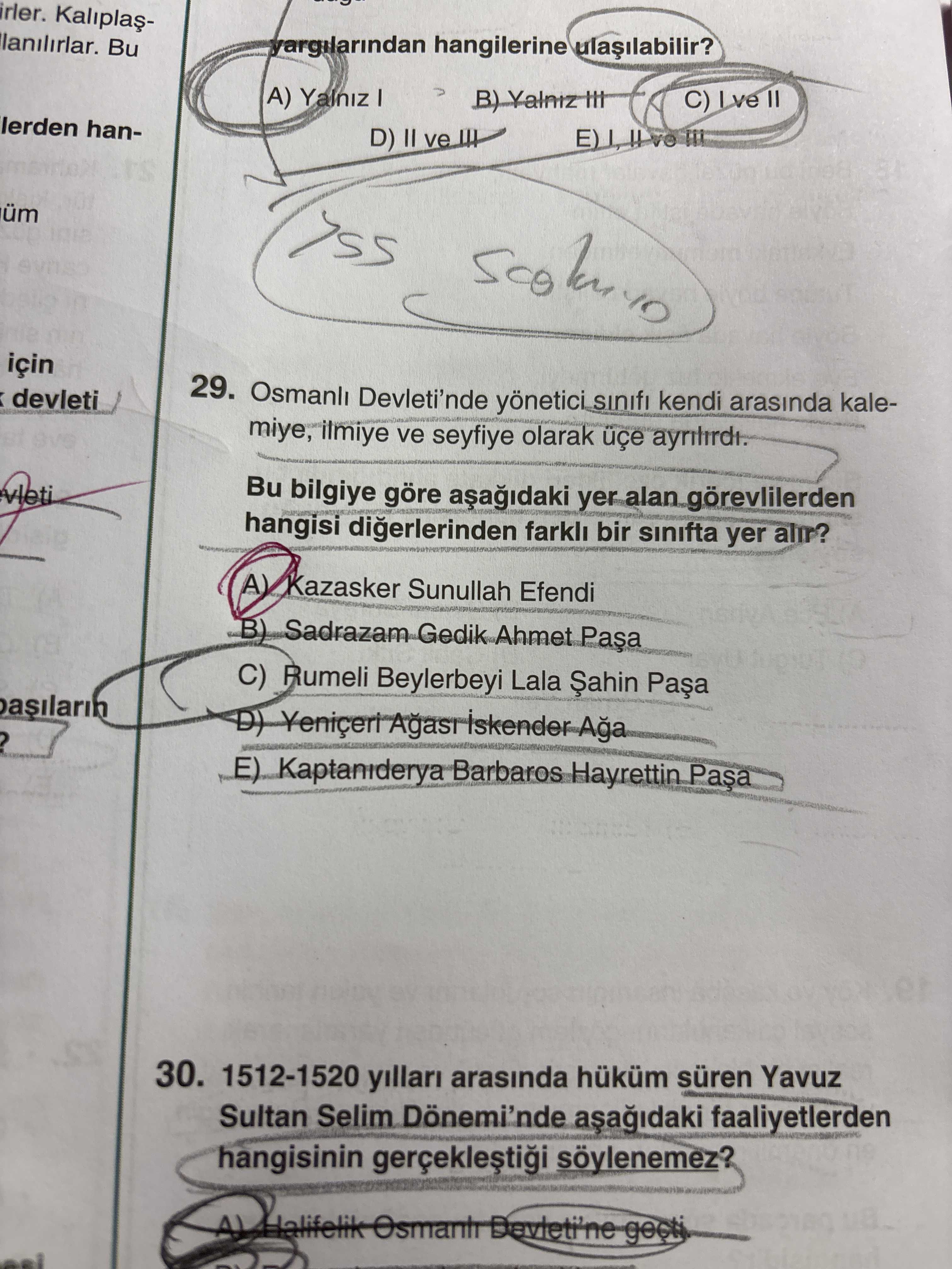 Osmanlı Devleti'nde yönetici sınıfı kendi arasında kalemiye, ilmiye ve seyfiye olarak üçe ayrılırdı
