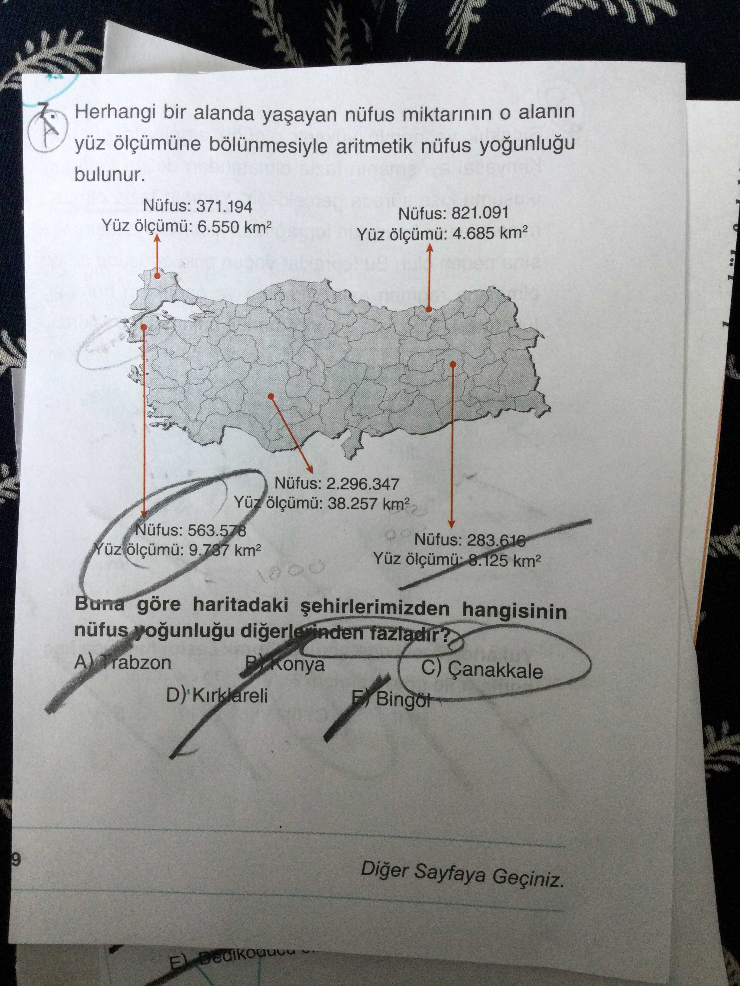 Herhangi bir alanda yaşayan nüfus miktarının o alanın yüz ölçümüne bölünmesiyle aritmetik nüfus