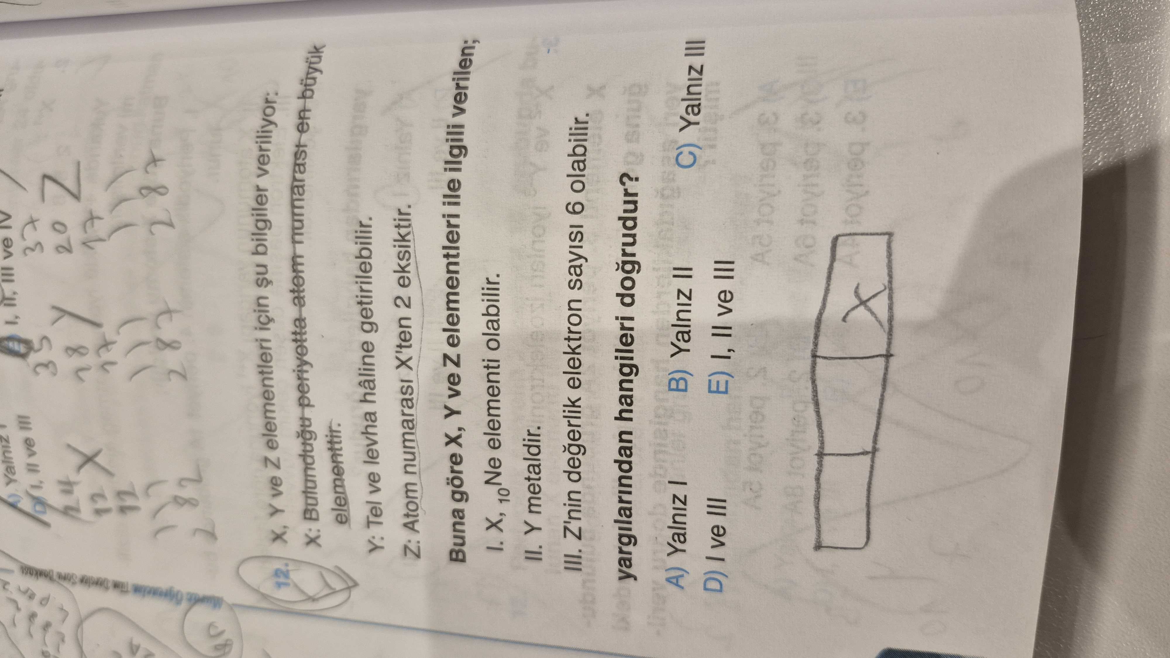 X, Y ve Z elementleri için şu bilgiler veriliyor: X: Bulunduğu periyotta atom numarası en büyük