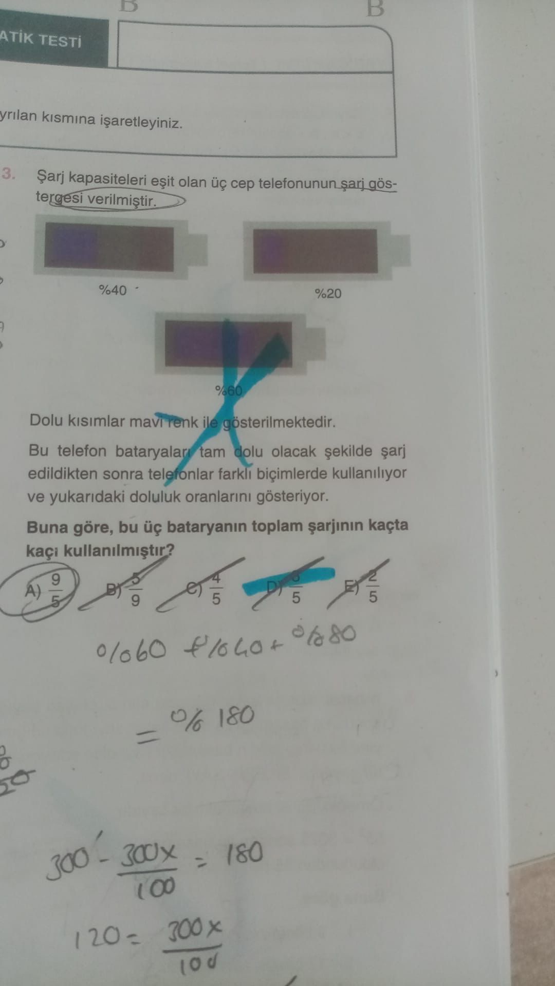 Şarj kapasiteleri eşit olan üç cep telefonunun şarj göstergesi verilmiştir. Dolu kısımlar mavi renk