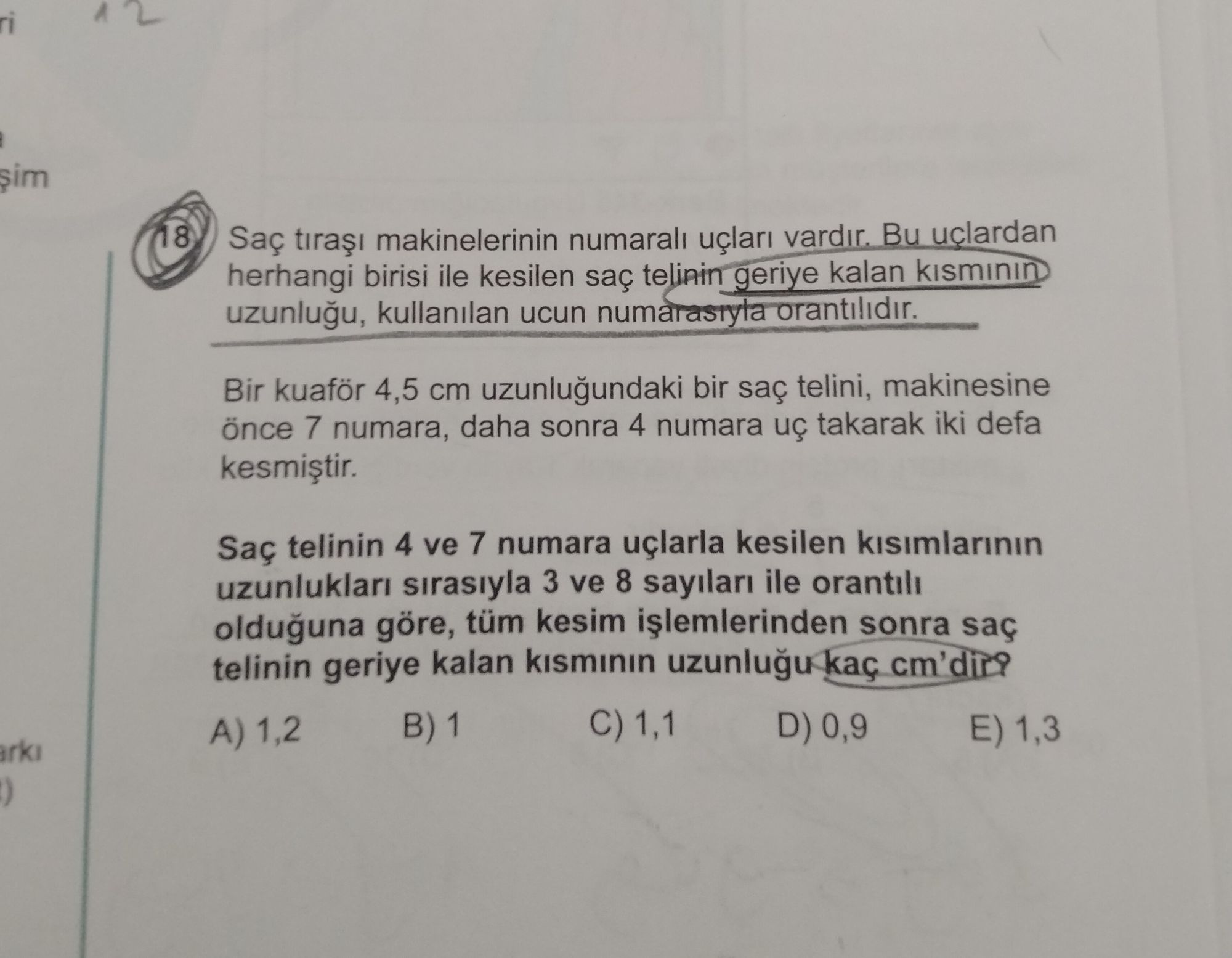 Saç tıraşı makinelerinin numaralı uçları vardır. Bu uçlardan herhangi birisi ile kesilen saç telinin