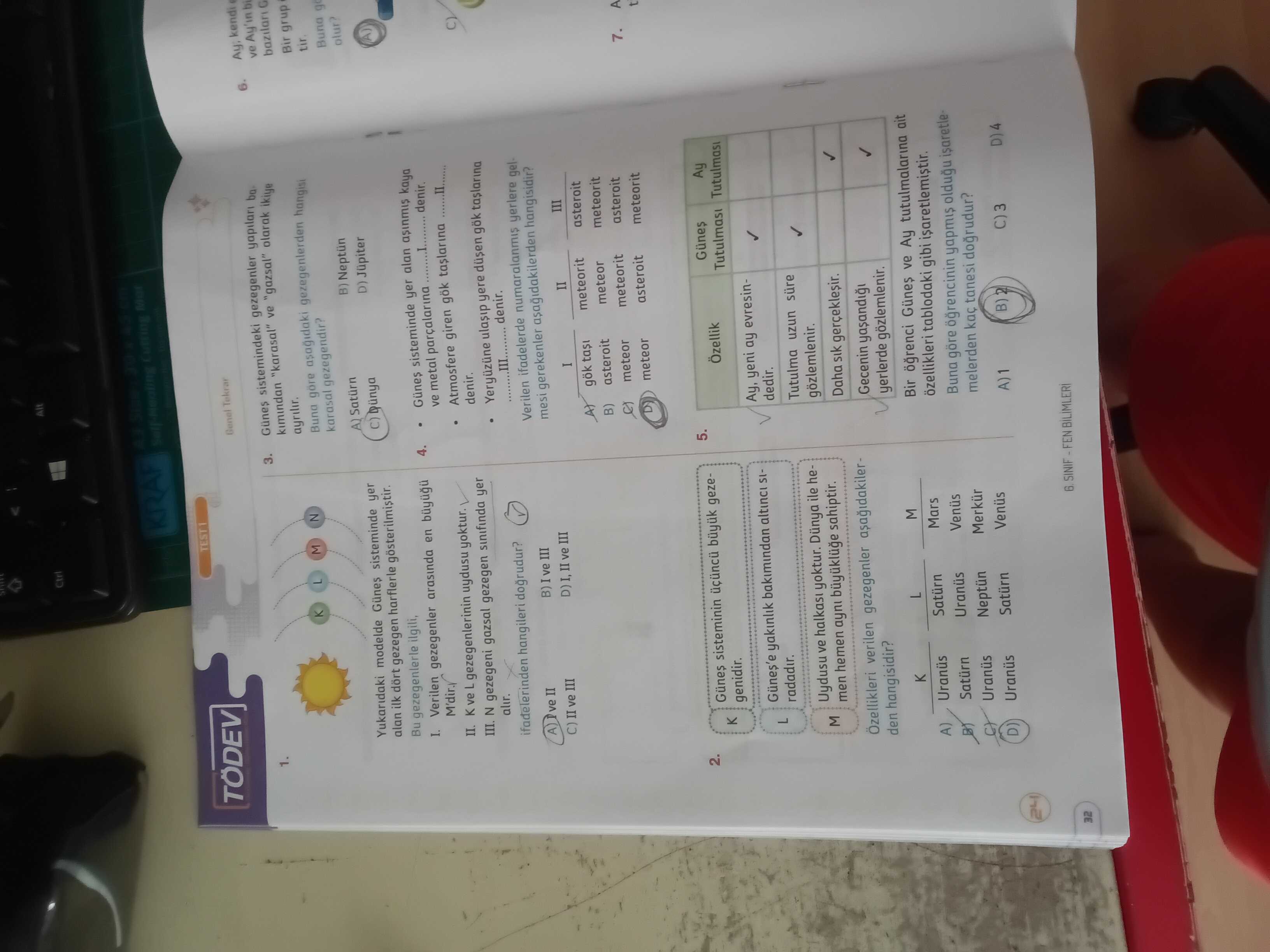 Yukarıdaki modelde Güneş sisteminde yer alan ilk dört gezegen harflerle gösterilmiştir. Bu