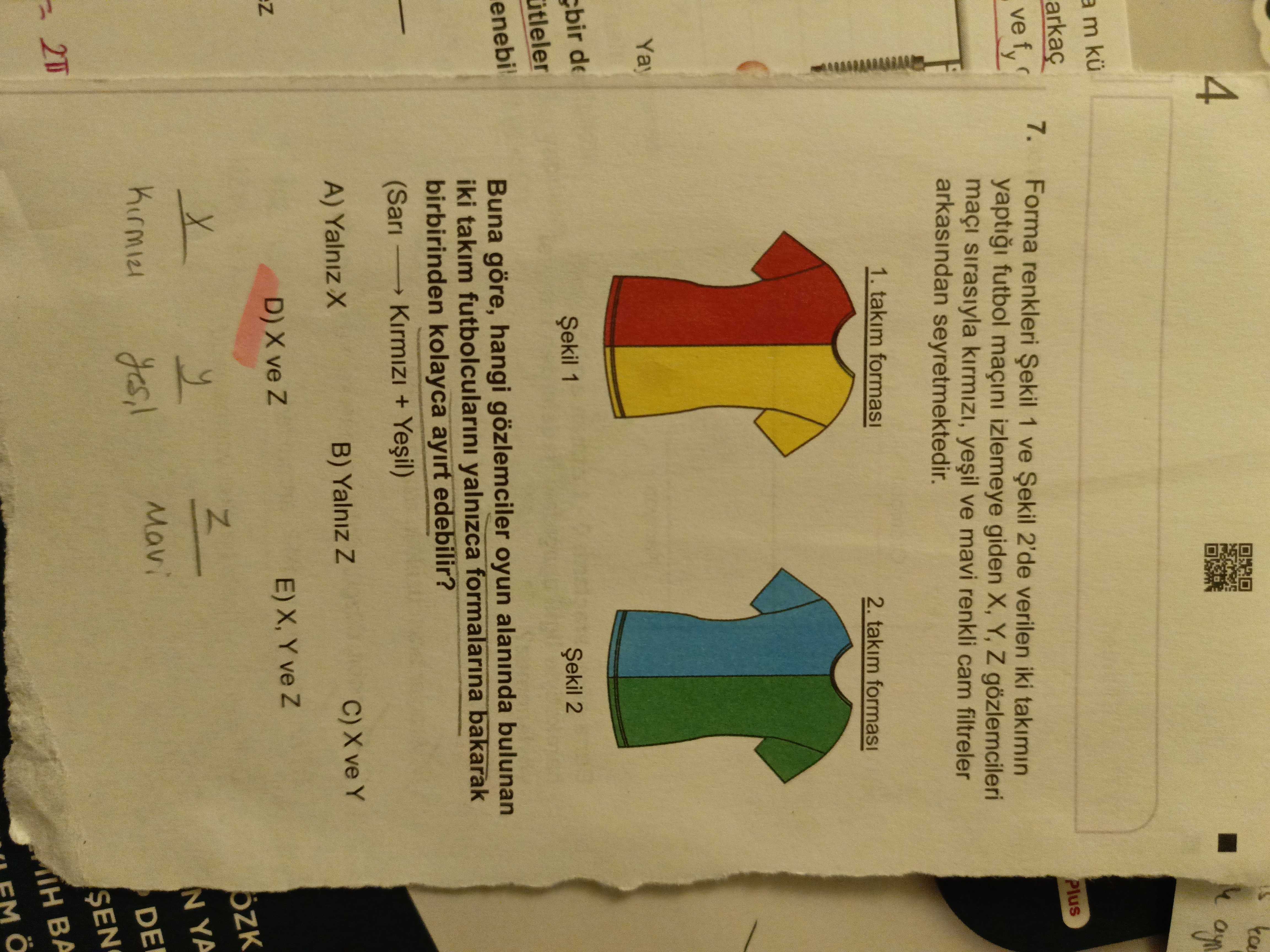 Forma renkleri Şekil 1 ve Şekil 2'de verilen iki takımın yaptığı futbol maçını izlemeye giden X, Y