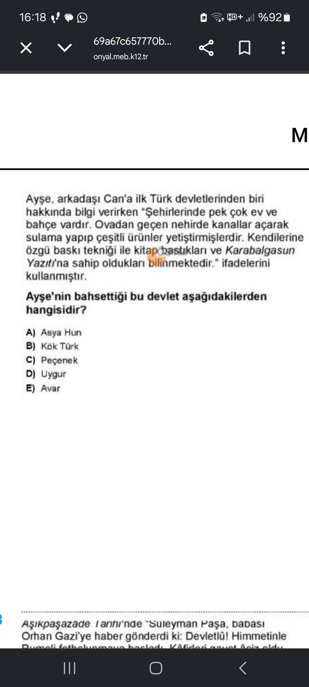 Ayşe, arkadaşı Can'a ilk Türk devletlerinden biri hakkında bilgi verirken "Şehirlerinde pek çok ev