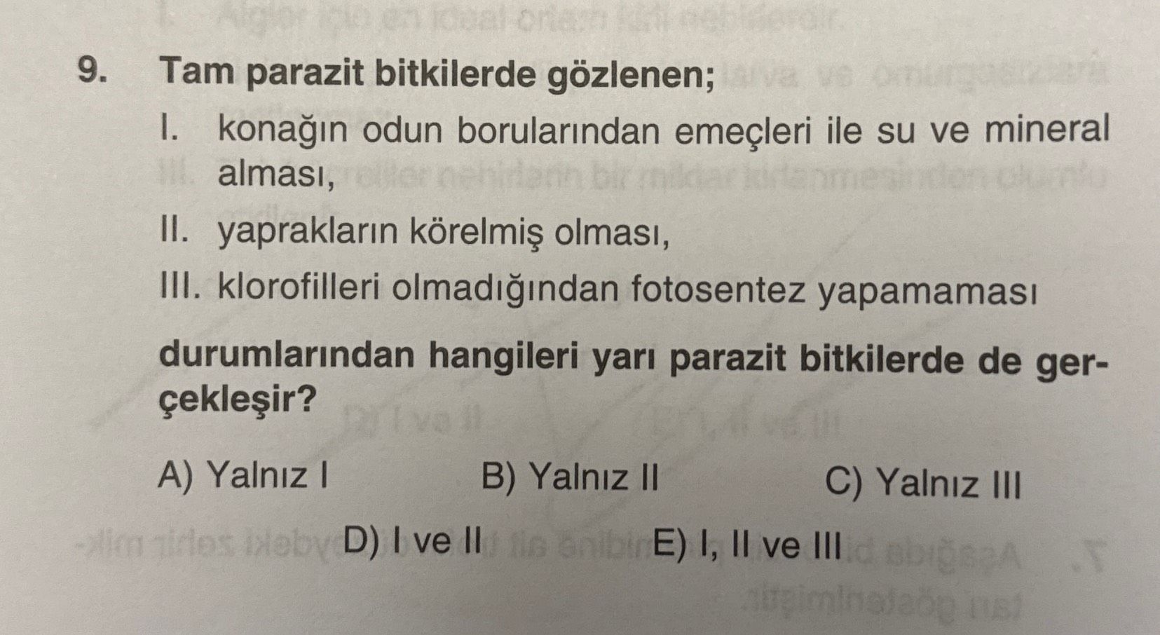 Tam parazit bitkilerde gözlenen; I. konağın odun borularından emeçleri ile su ve mineral alması, II