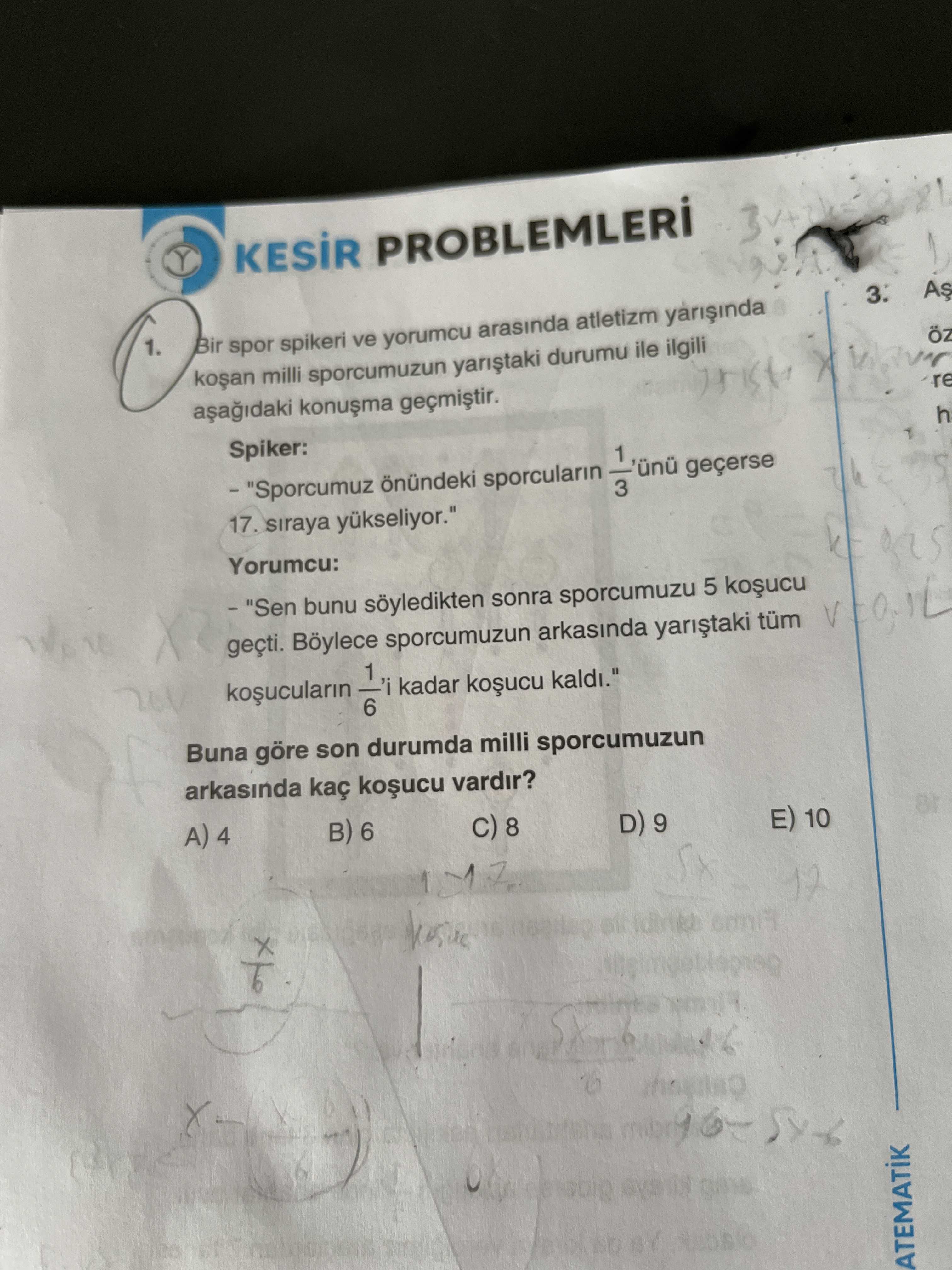 Bir spor spikeri ve yorumcu arasında atletizm yarışında koşan milli sporcumuzun yarıştaki durumu ile