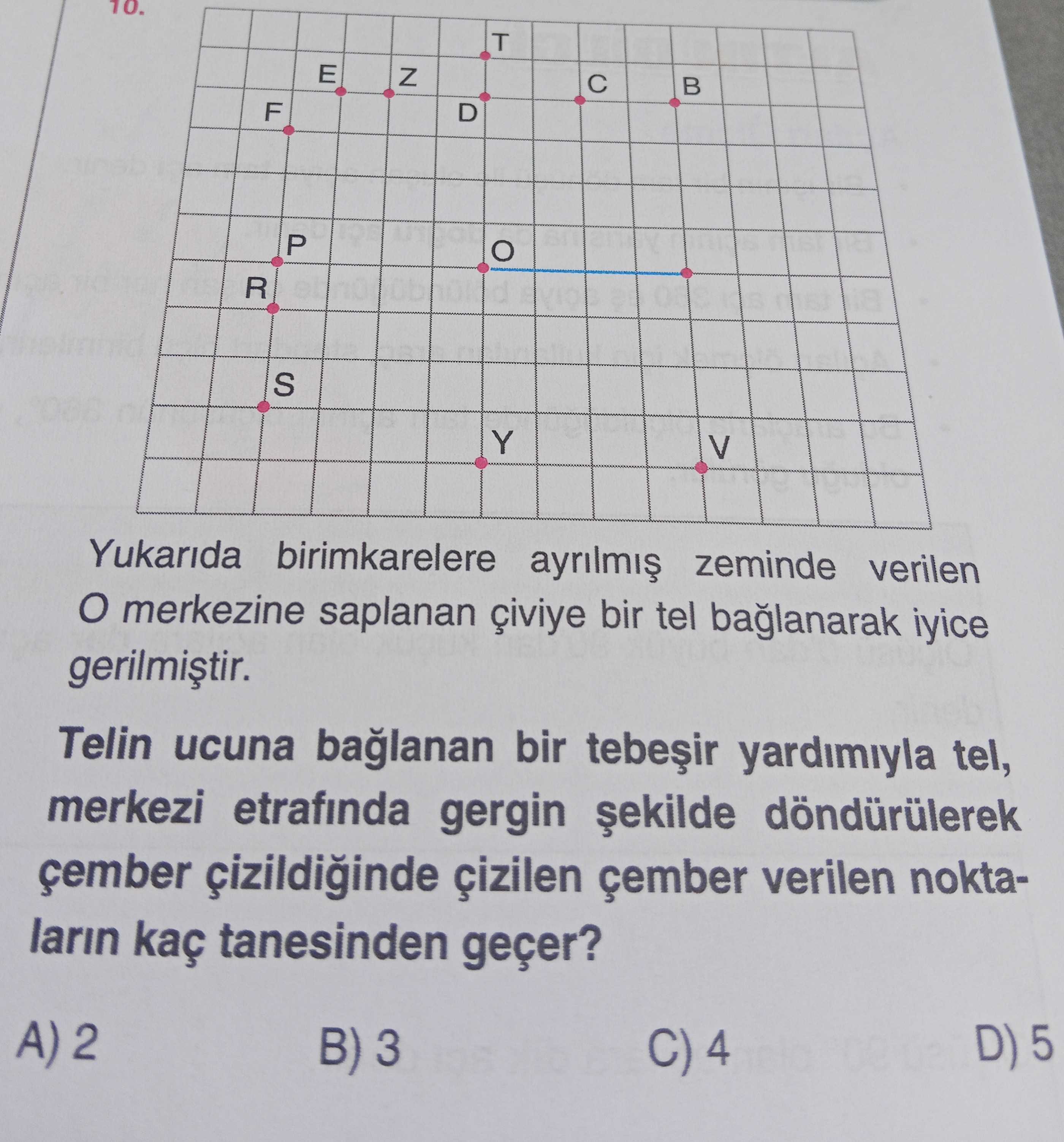 Yukarıda birimkarelere ayrılmış zeminde verilen O merkezine saplanan çiviye bir tel bağlanarak iyice