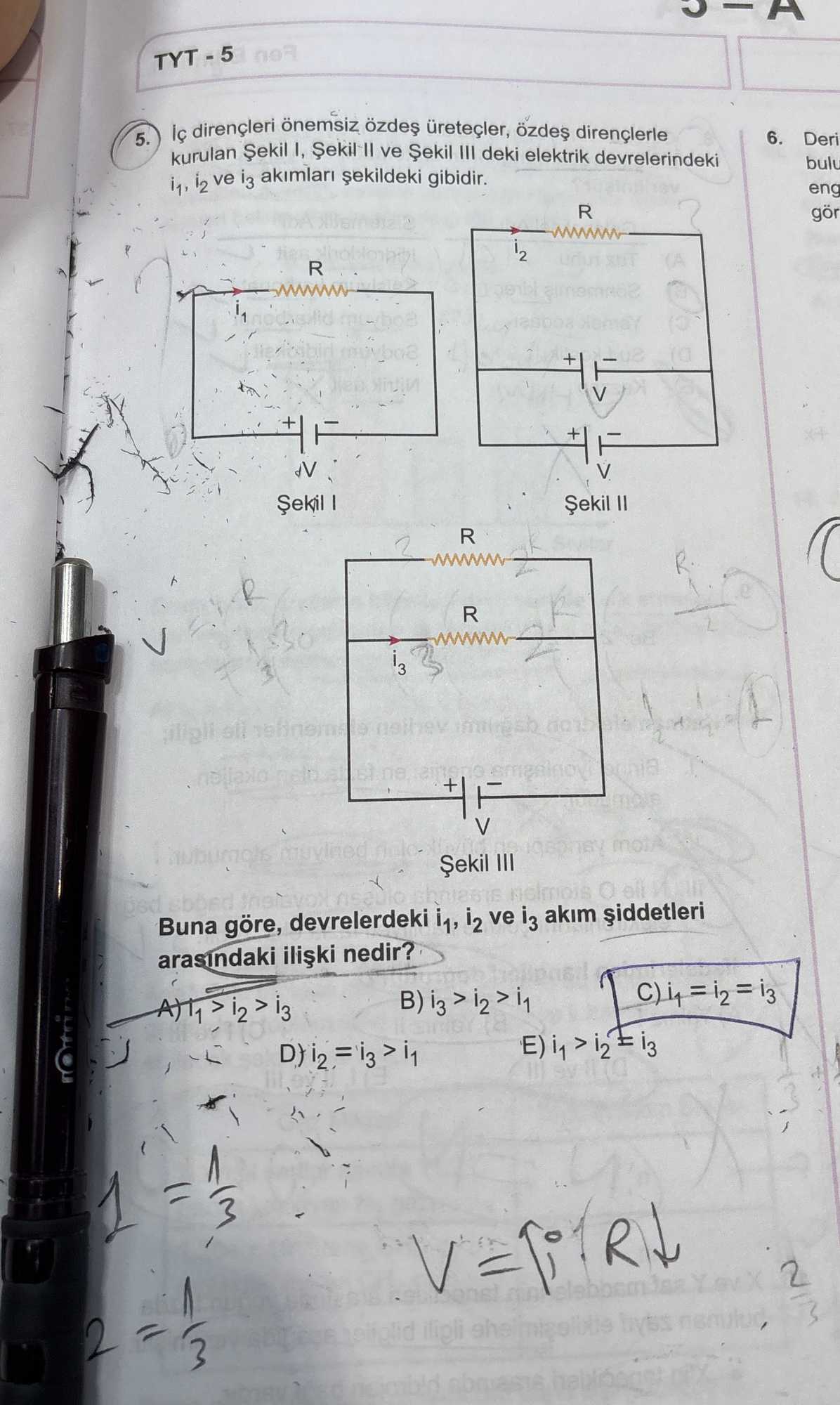İç dirençleri önemsiz özdeş üreteçler, özdeş dirençlerle kurulan Şekil I, Şekil II ve Şekil III deki