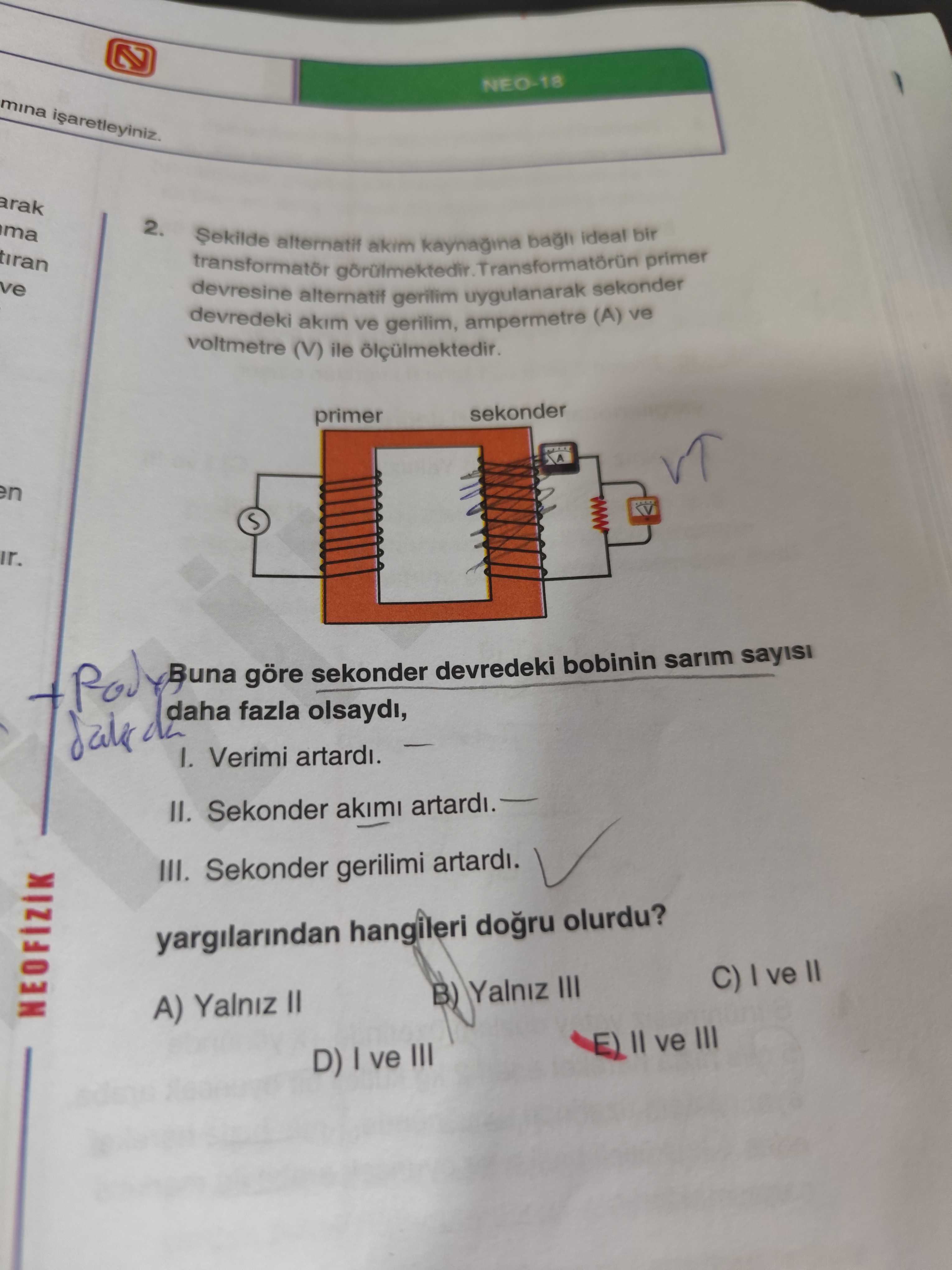 Şekilde alternatif akım kaynağına bağlı ideal bir transformatör görülmektedir. Transformatörün