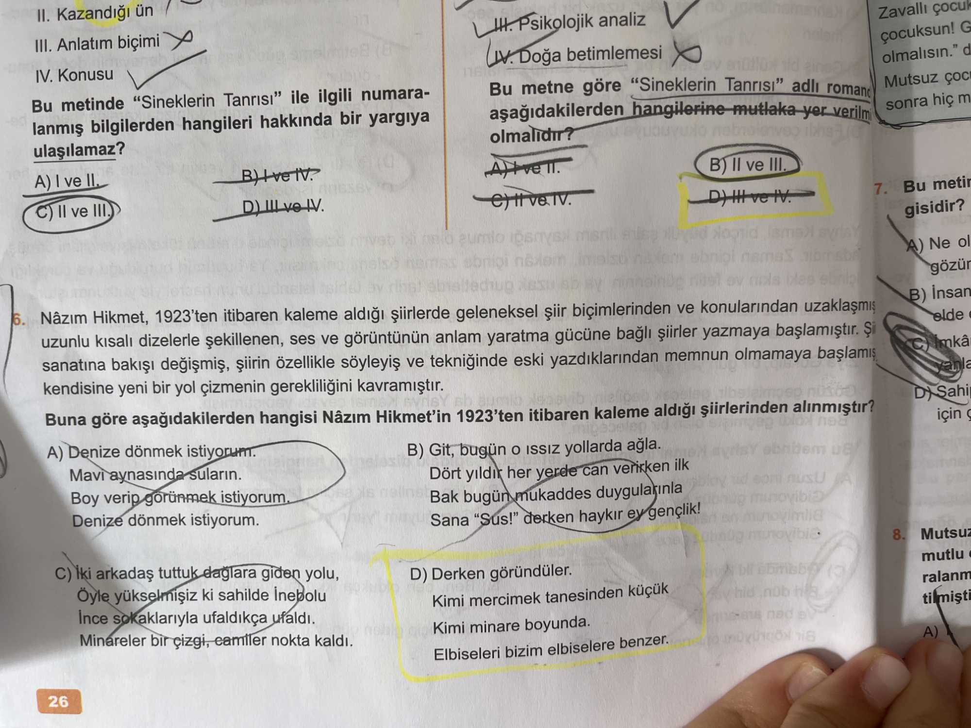 Nâzım Hikmet, 1923'ten itibaren kaleme aldığı şiirlerde geleneksel şiir biçimlerinden ve