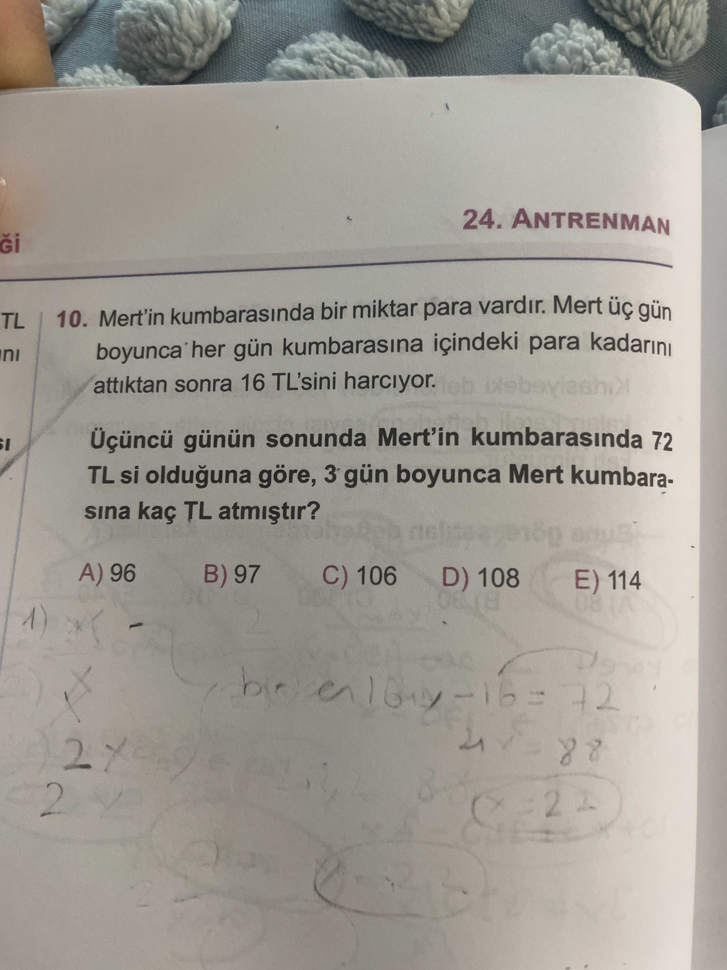 Mert'in kumbarasında bir miktar para vardır. Mert üç gün boyunca her gün kumbarasına içindeki para