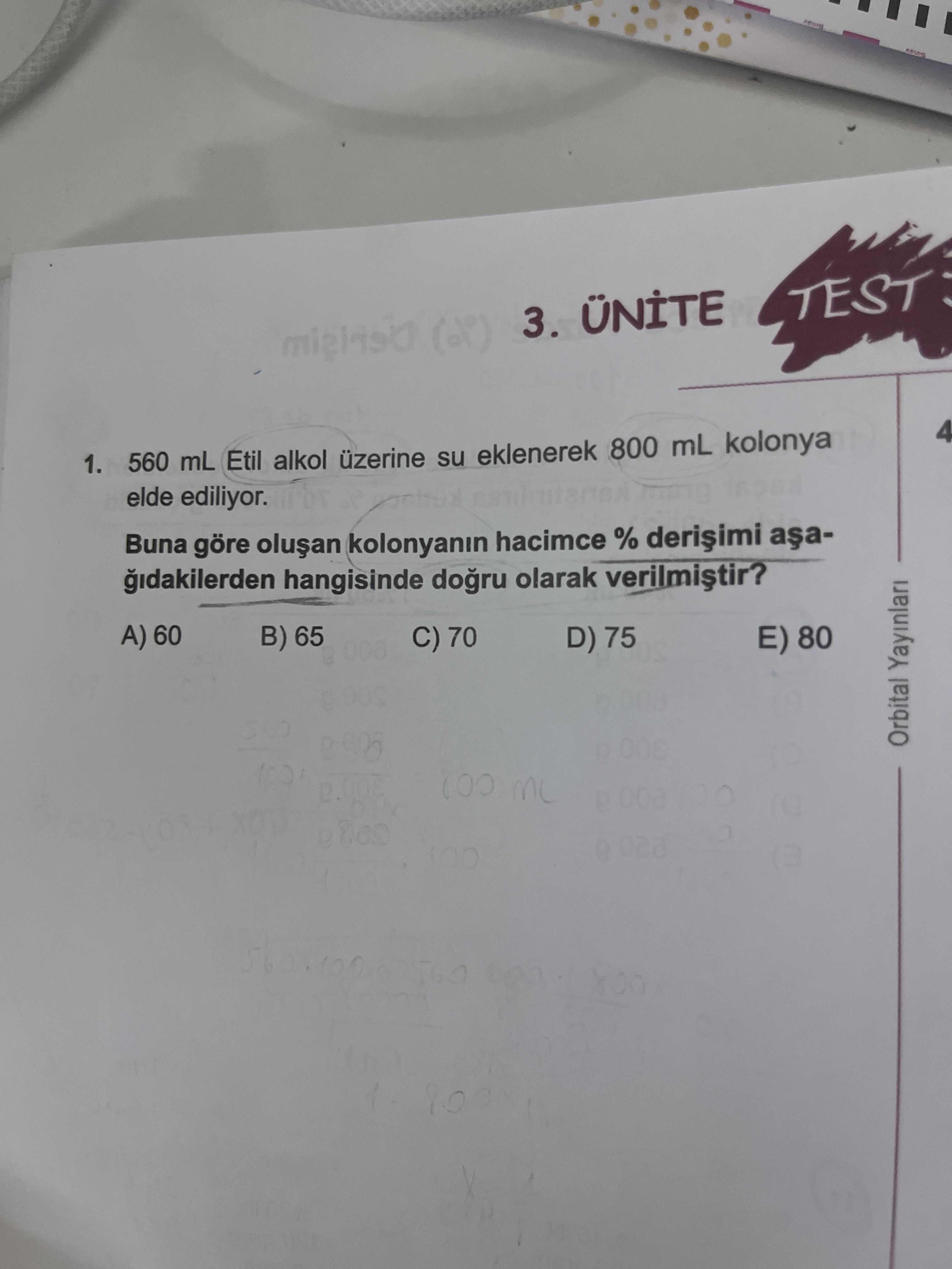 560 mL Etil alkol üzerine su eklenerek 800 mL kolonya elde ediliyor. Buna göre oluşan kolonyanın