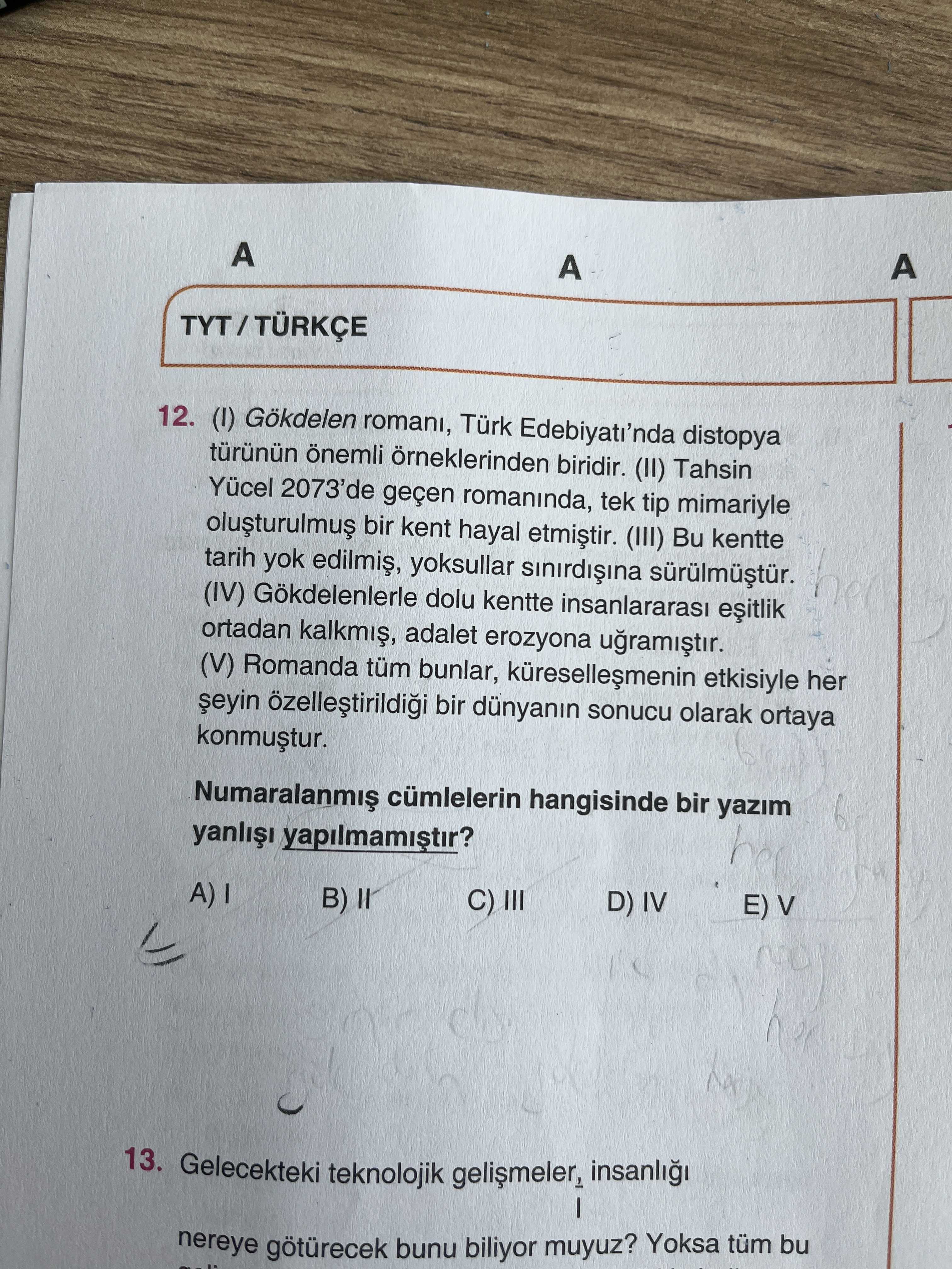 (I) Gökdelen romanı, Türk Edebiyatı'nda distopya türünün önemli örneklerinden biridir. (II) Tahsin