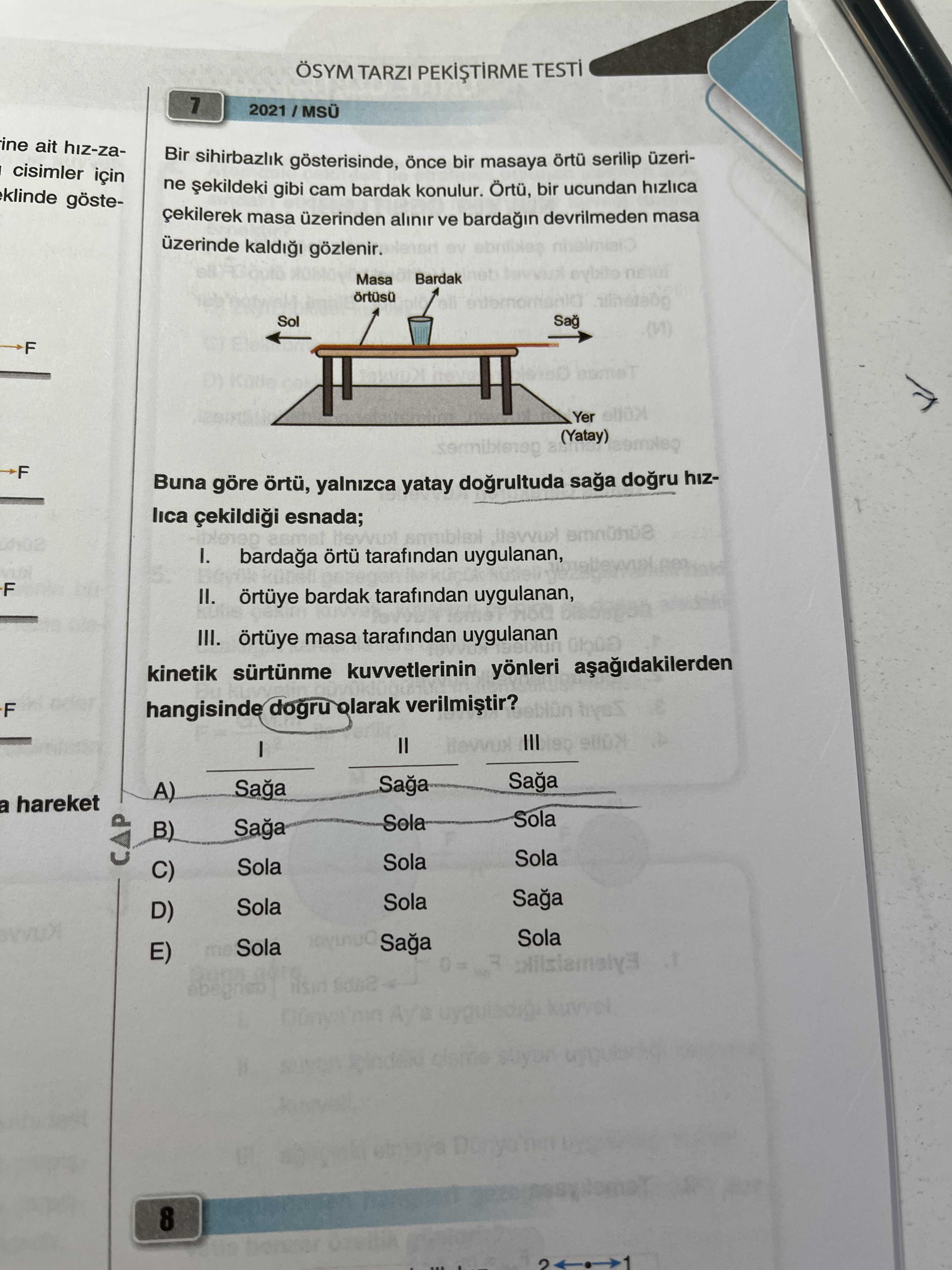 Bir sihirbazlık gösterisinde, önce bir masaya örtü serilip üzerine şekildeki gibi cam bardak
