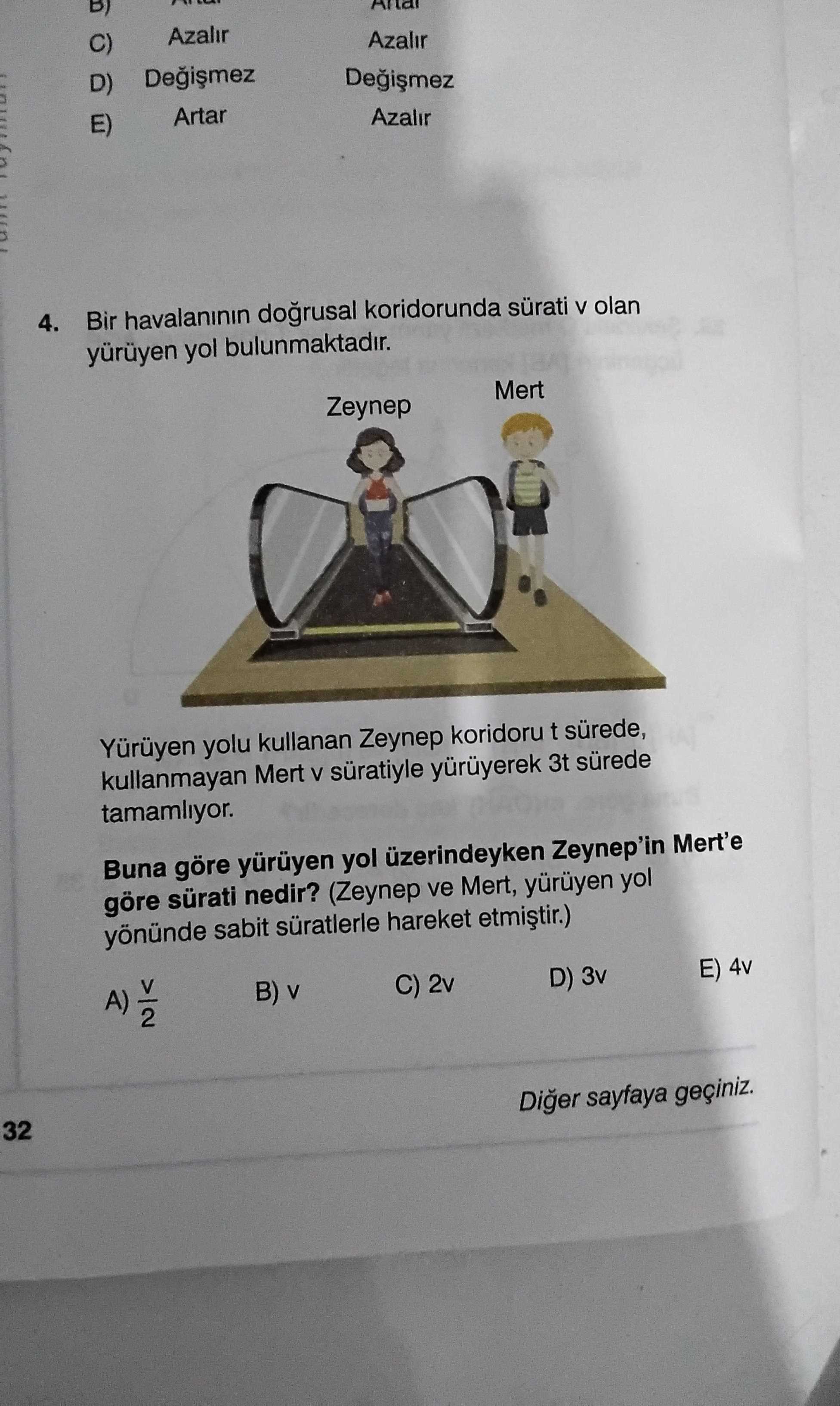 Bir havalanının doğrusal koridorunda sürati v olan yürüyen yol bulunmaktadır. Yürüyen yolu kullanan