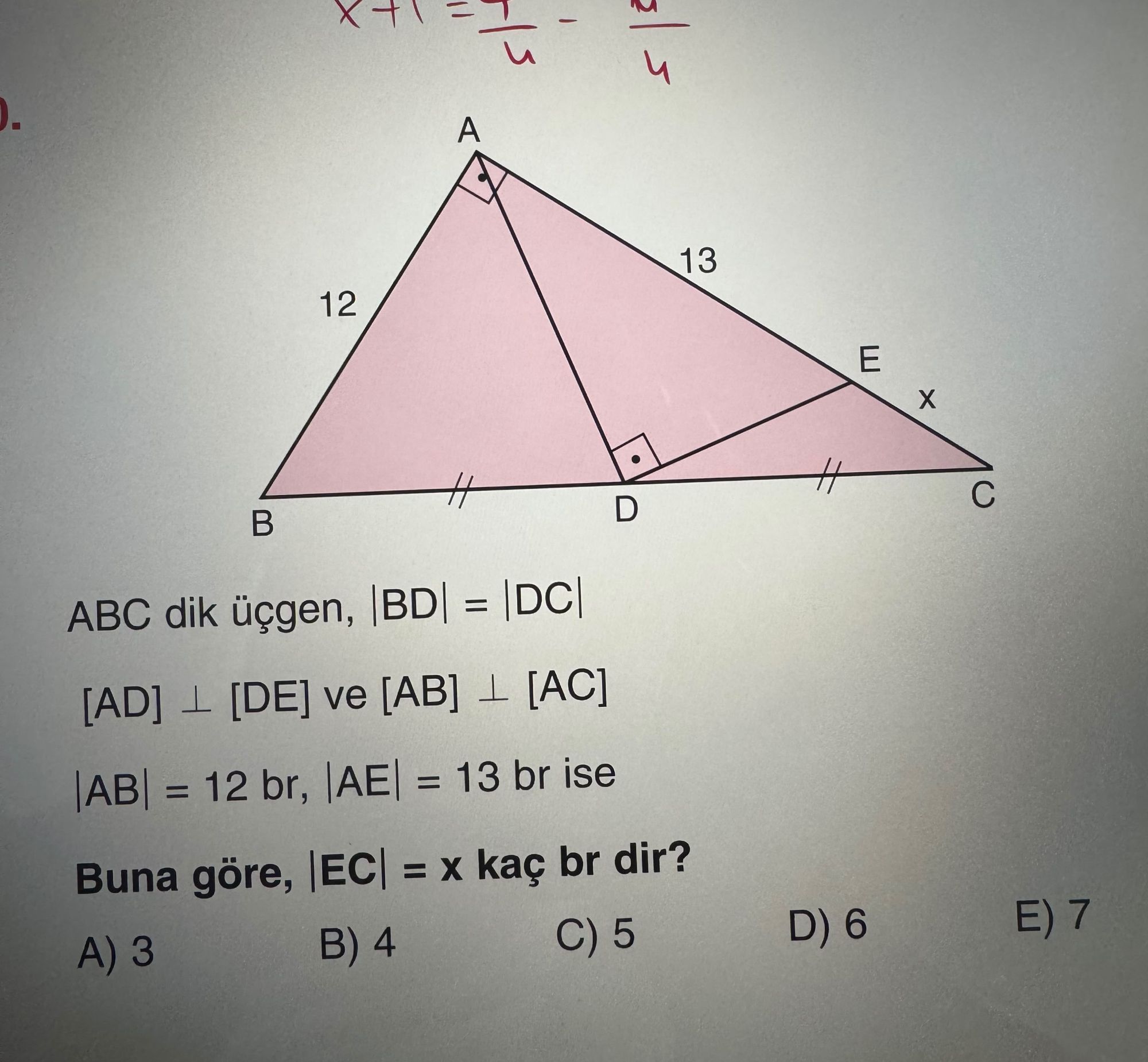 ⊥ [DE] ve [AB] ⊥ [AC] dik açıları işaretlenmiş, kenar uzunlukları 12 ve 13 olarak verilmiş] ABC dik