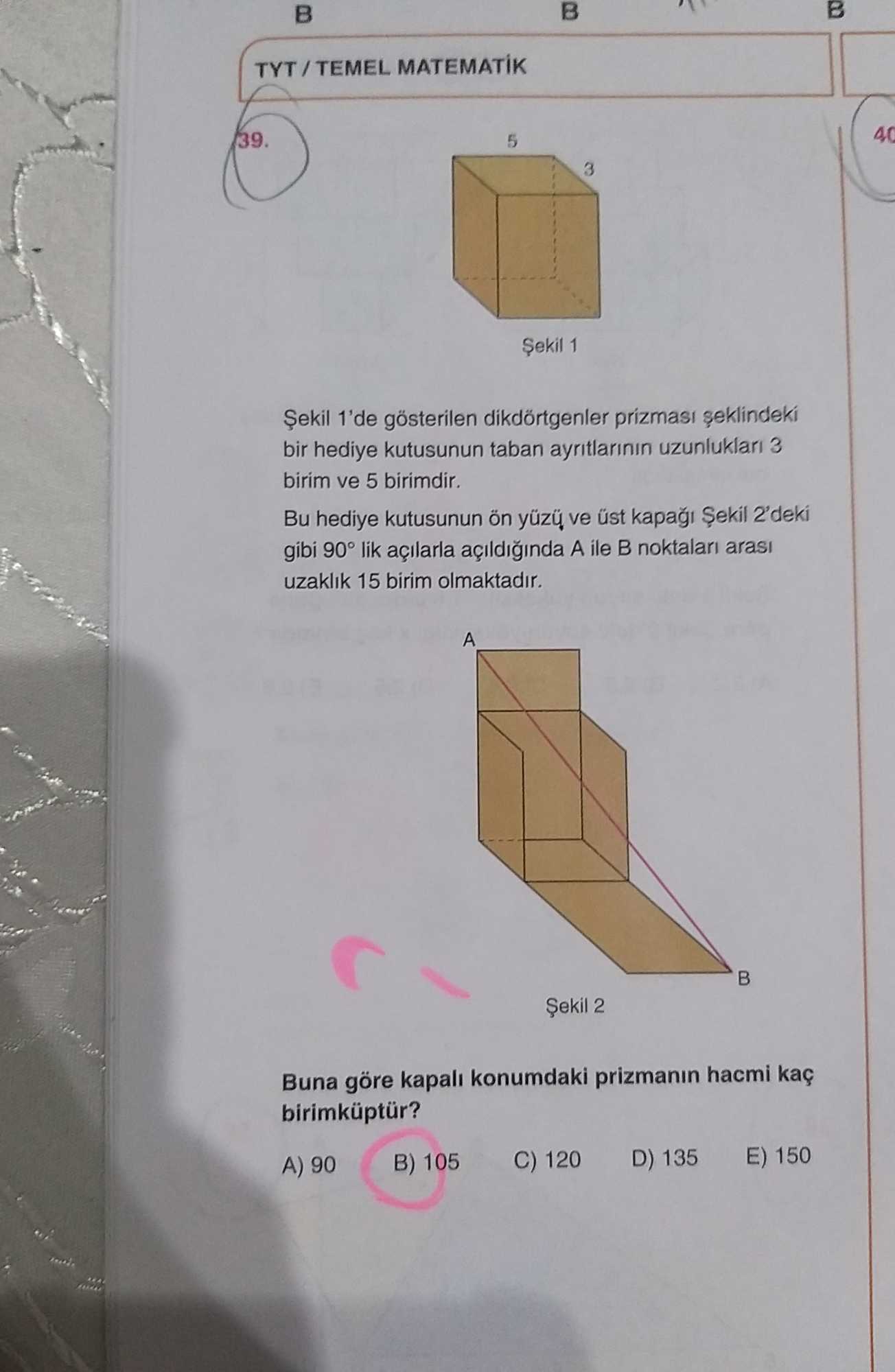 Şekil 1'de gösterilen dikdörtgenler prizması şeklindeki bir hediye kutusunun taban ayrıtlarının