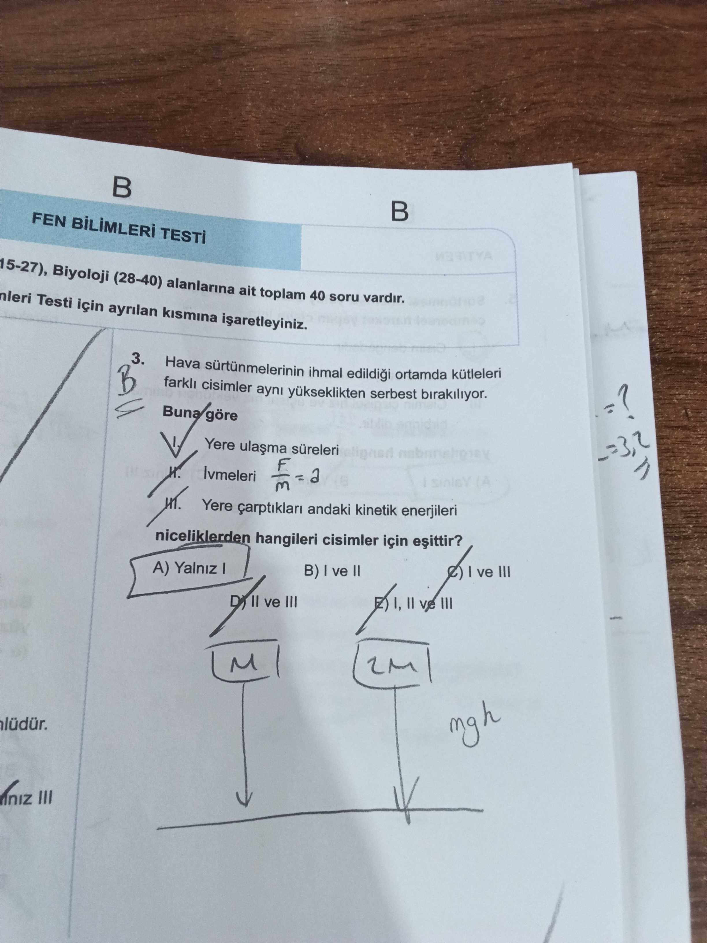 Hava sürtünmelerinin ihmal edildiği ortamda kütleleri farklı cisimler aynı yükseklikten serbest