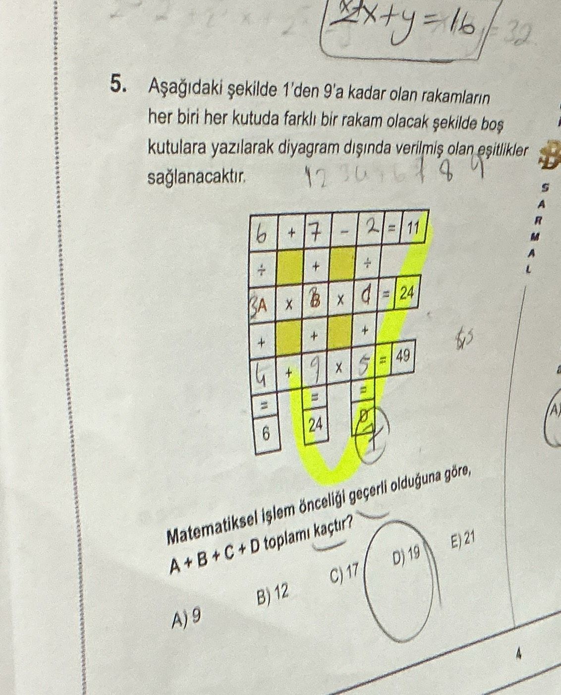 Aşağıdaki şekilde 1'den 9'a kadar olan rakamların her biri her kutuda farklı bir rakam olacak