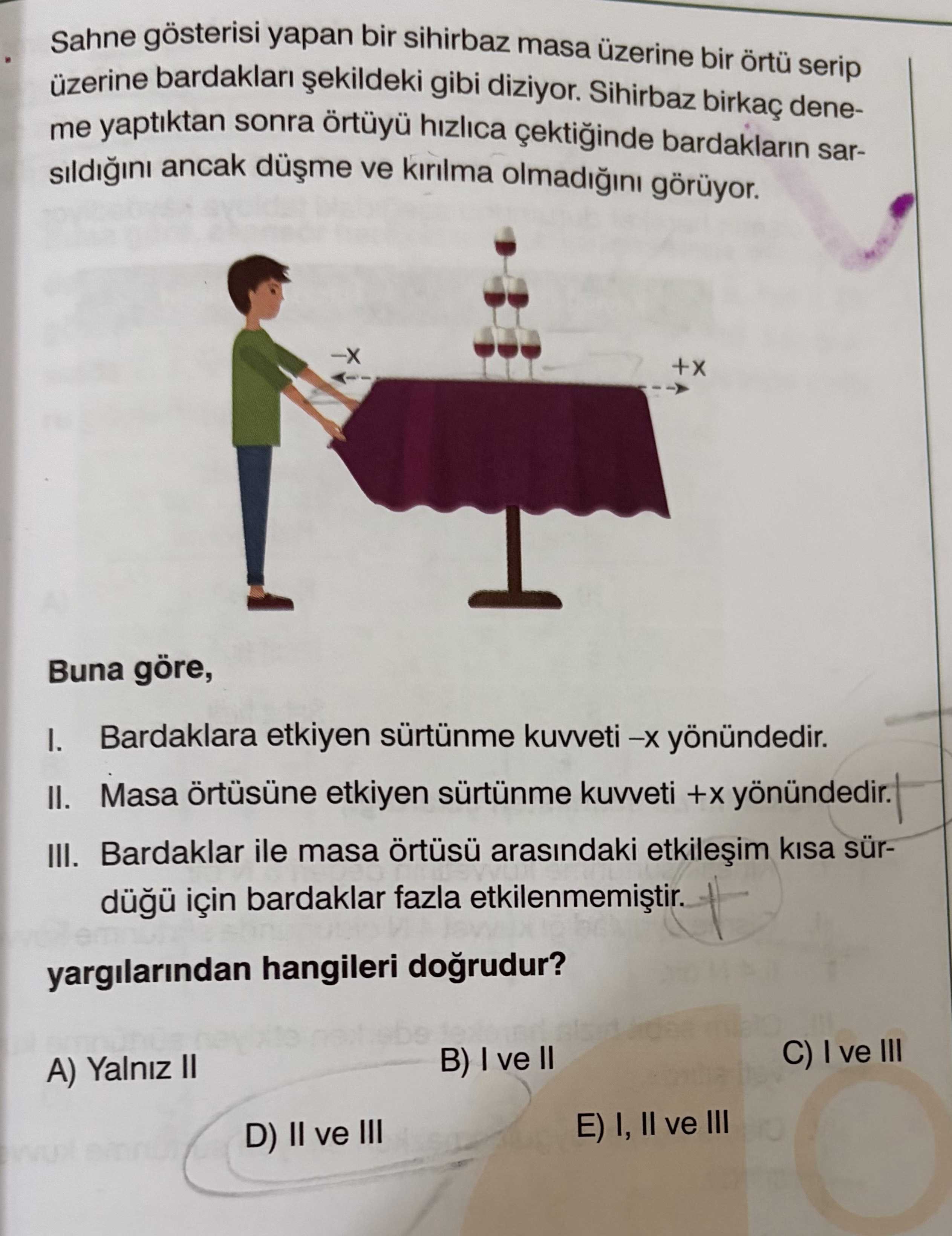 Sahne gösterisi yapan bir sihirbaz masa üzerine bir örtü serip üzerine bardakları şekildeki gibi