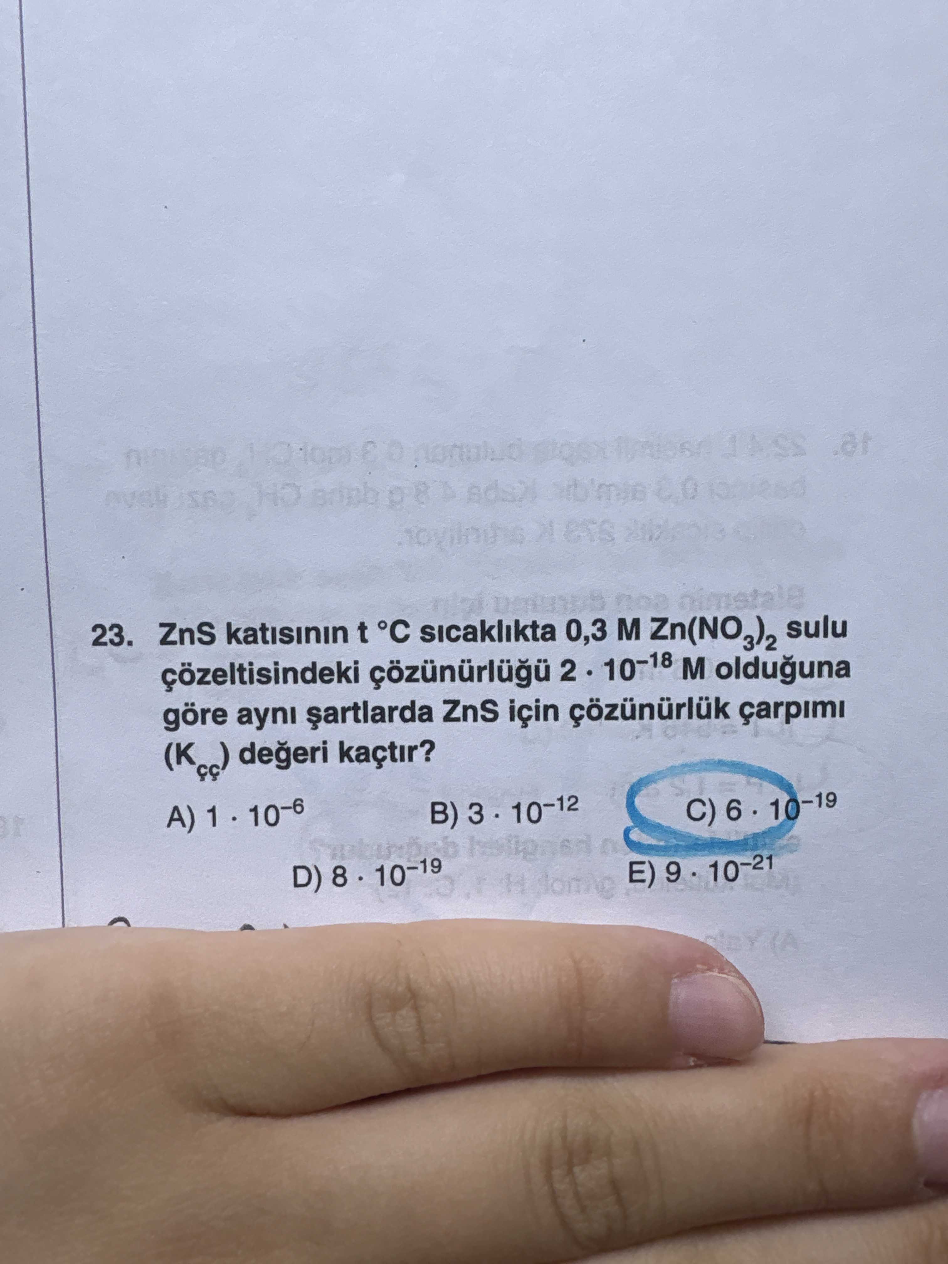 ZnS katısının t °C sıcaklıkta 0,3 M Zn(NO₃)₂ sulu çözeltisindeki çözünürlüğü 2 · 10⁻¹⁸ M olduğuna