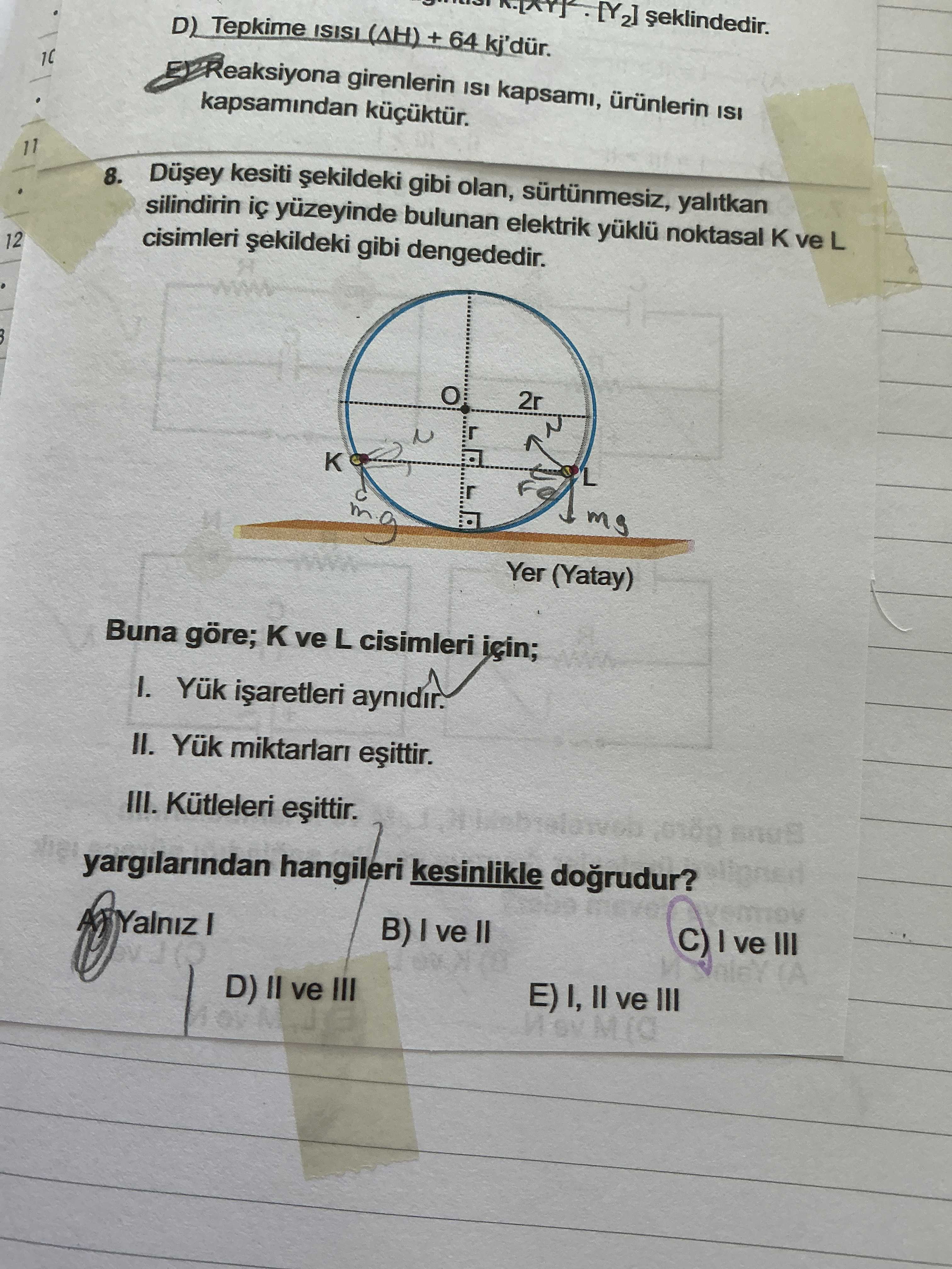 Düşey kesiti şekildeki gibi olan, sürtünmesiz, yalıtkan silindirin iç yüzeyinde bulunan elektrik