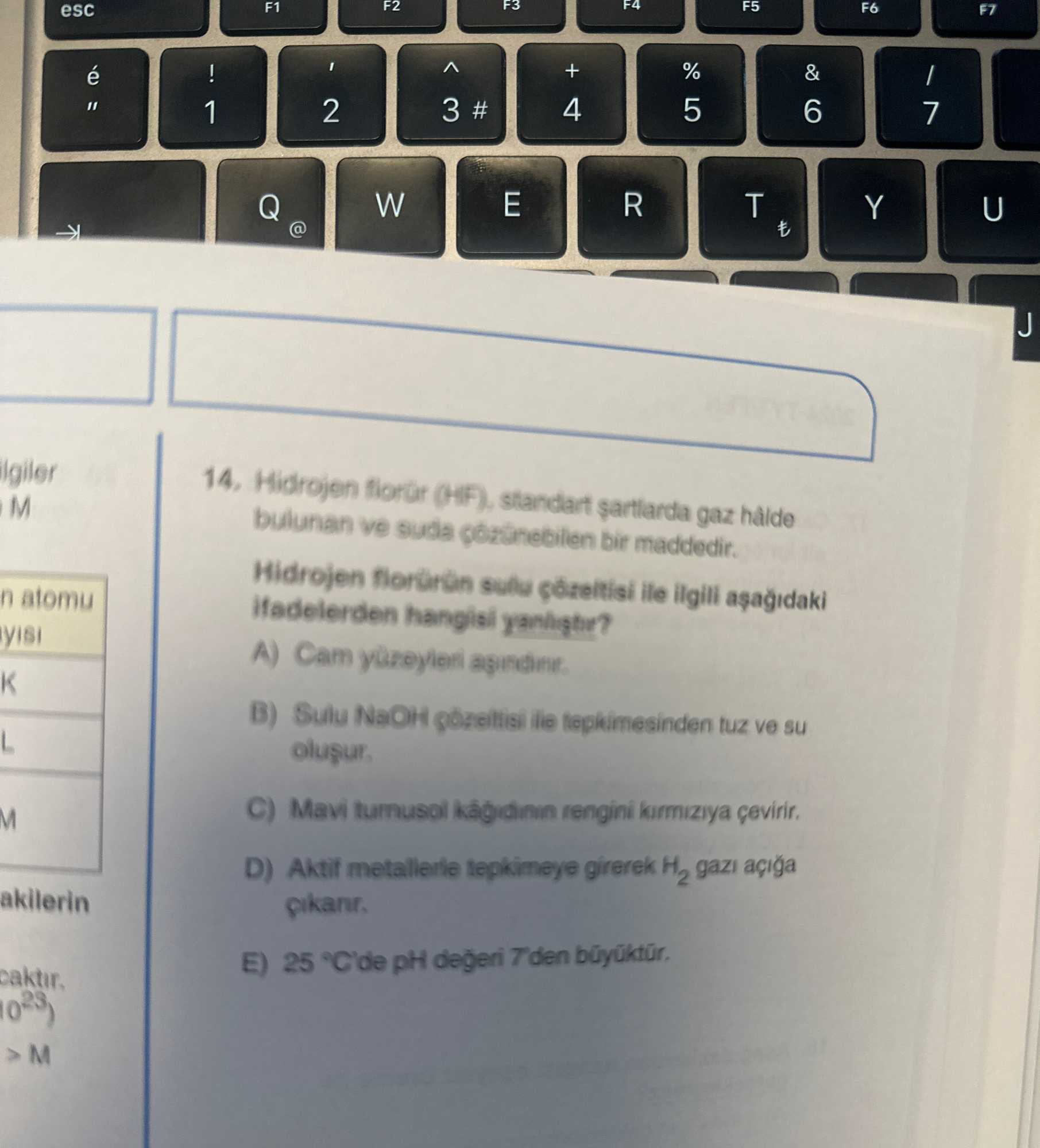 Hidrojen florür (HF), standart şartlarda gaz hâlde bulunan ve suda çözünebilen bir maddedir