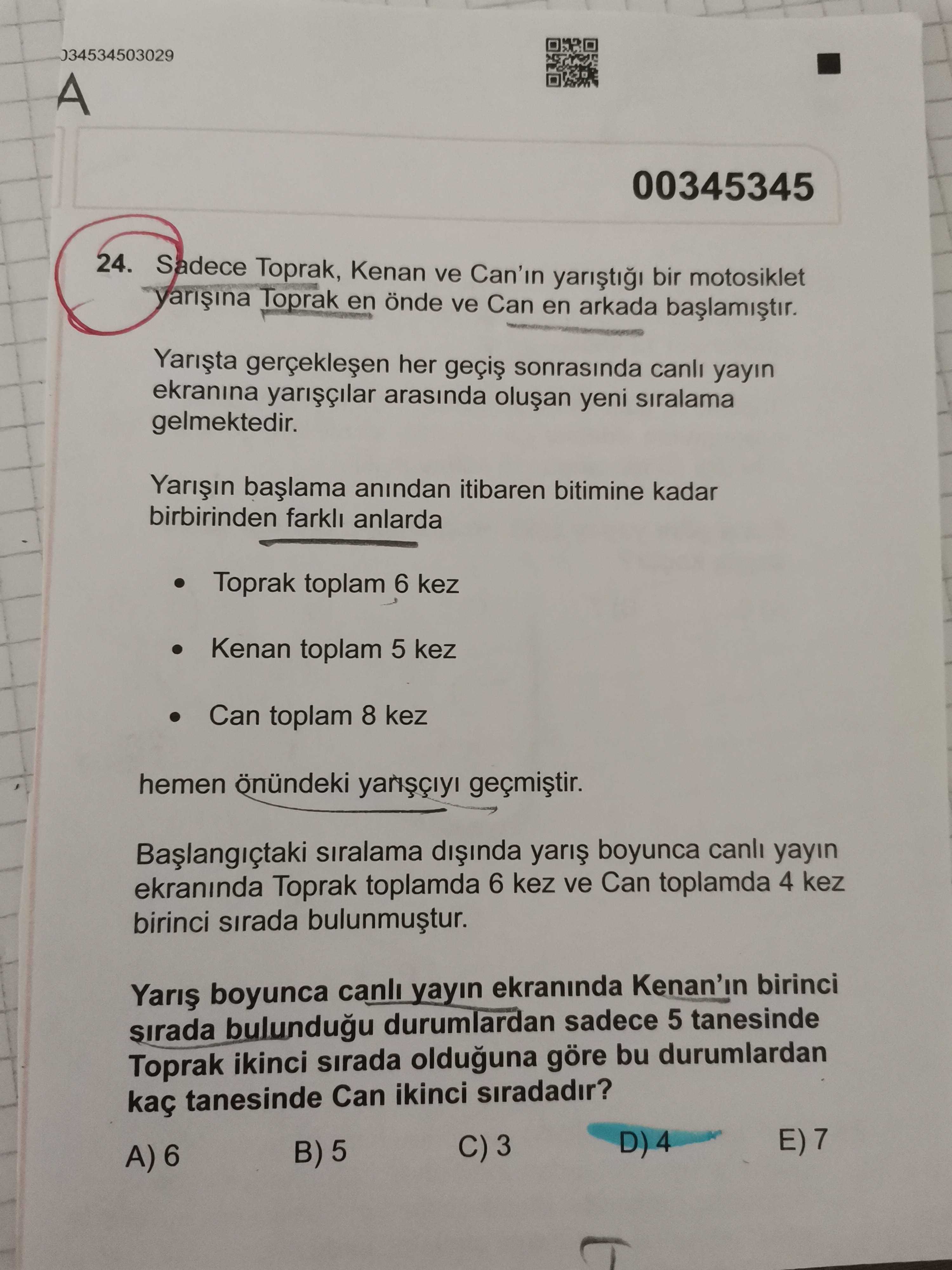 Sadece Toprak, Kenan ve Can'ın yarıştığı bir motosiklet yarışına Toprak en önde ve Can en arkada