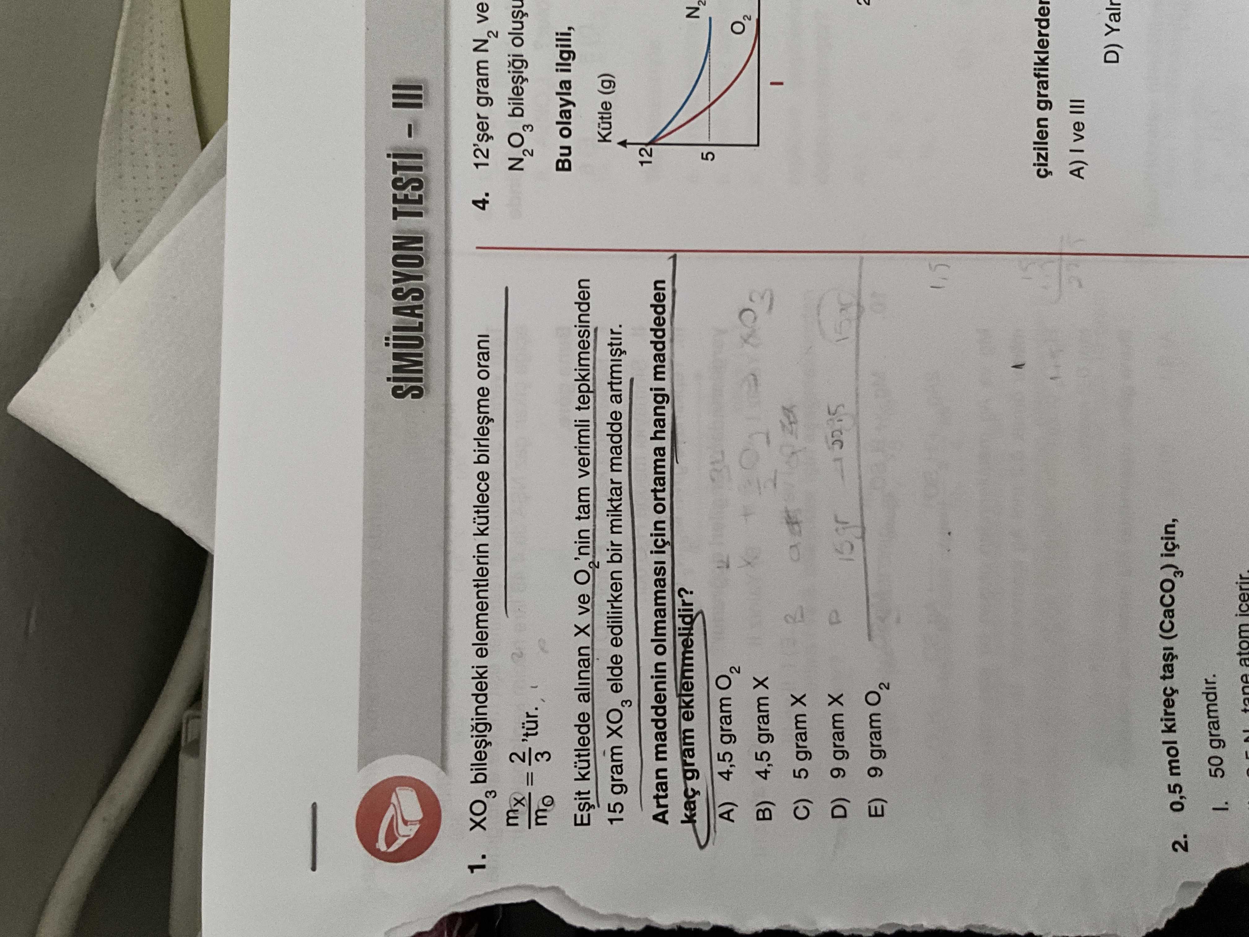 XO₃ bileşiğindeki elementlerin kütlece birleşme oranı mₓ/m_O = 2/3 'tür. Eşit kütlede alınan X ve