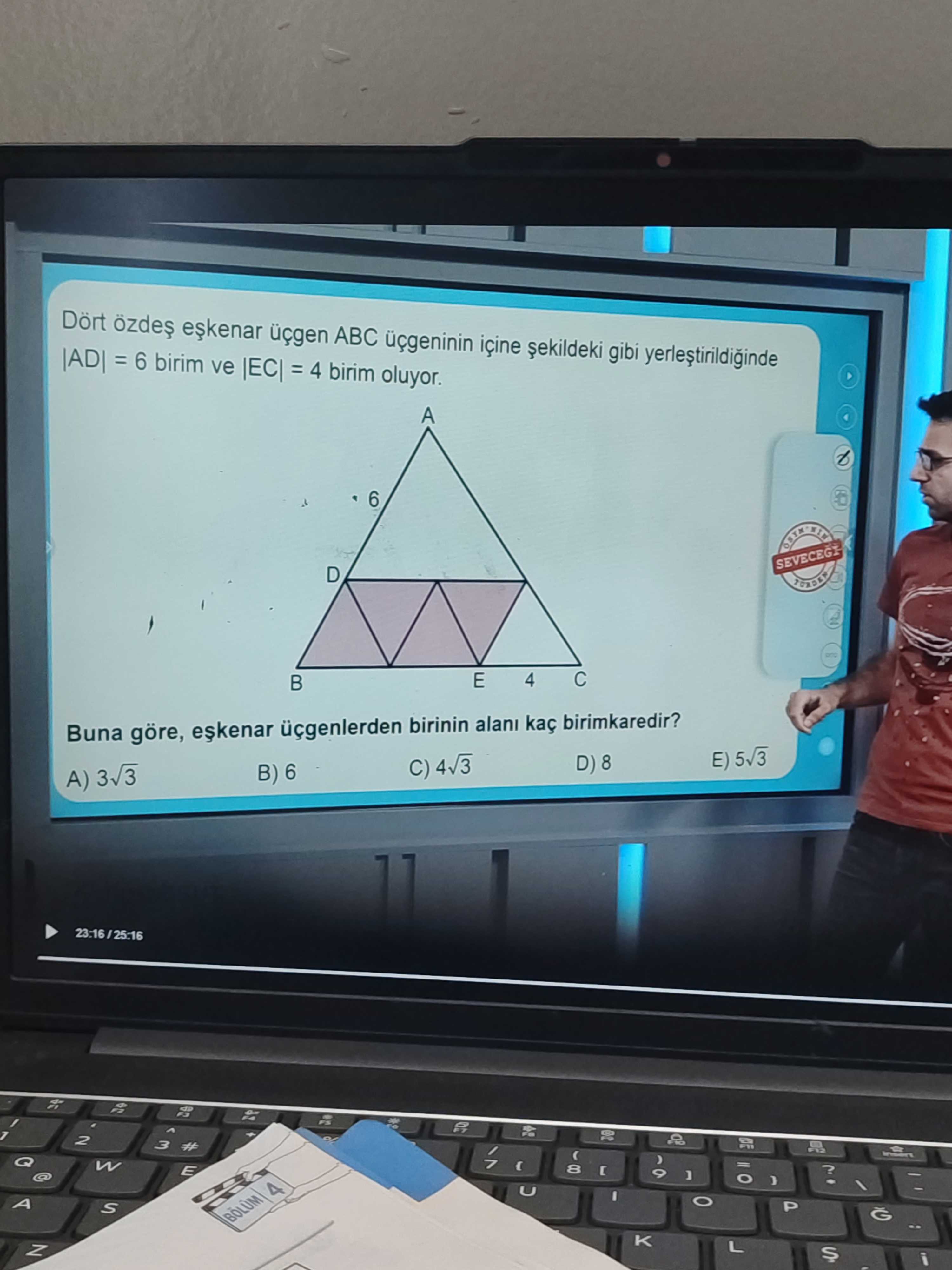Dört özdeş eşkenar üçgen ABC üçgeninin içine şekildeki gibi yerleştirildiğinde |AD| = 6 birim ve