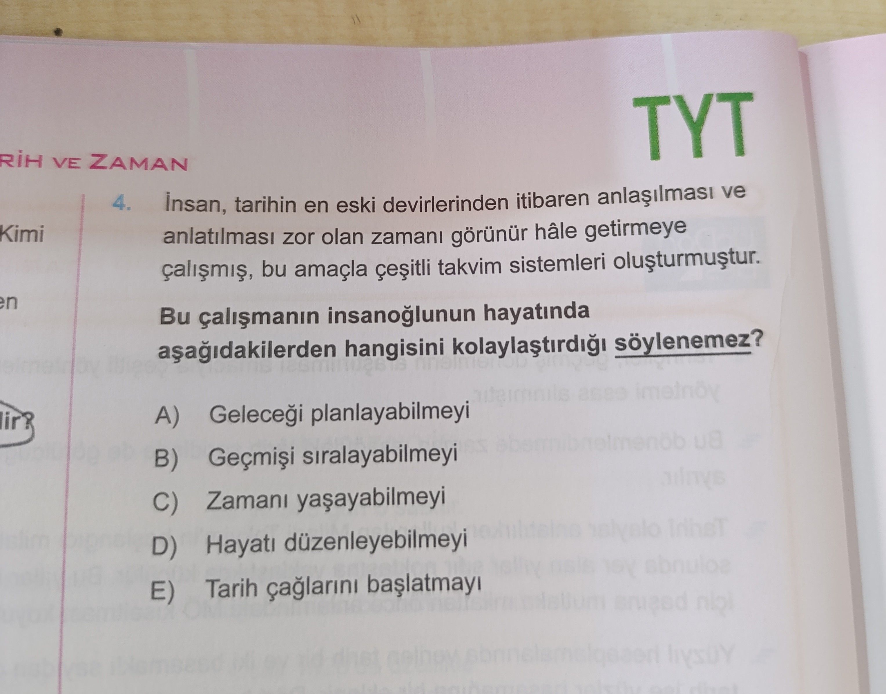 İnsan, tarihin en eski devirlerinden itibaren anlaşılması ve anlatılması zor olan zamanı görünür