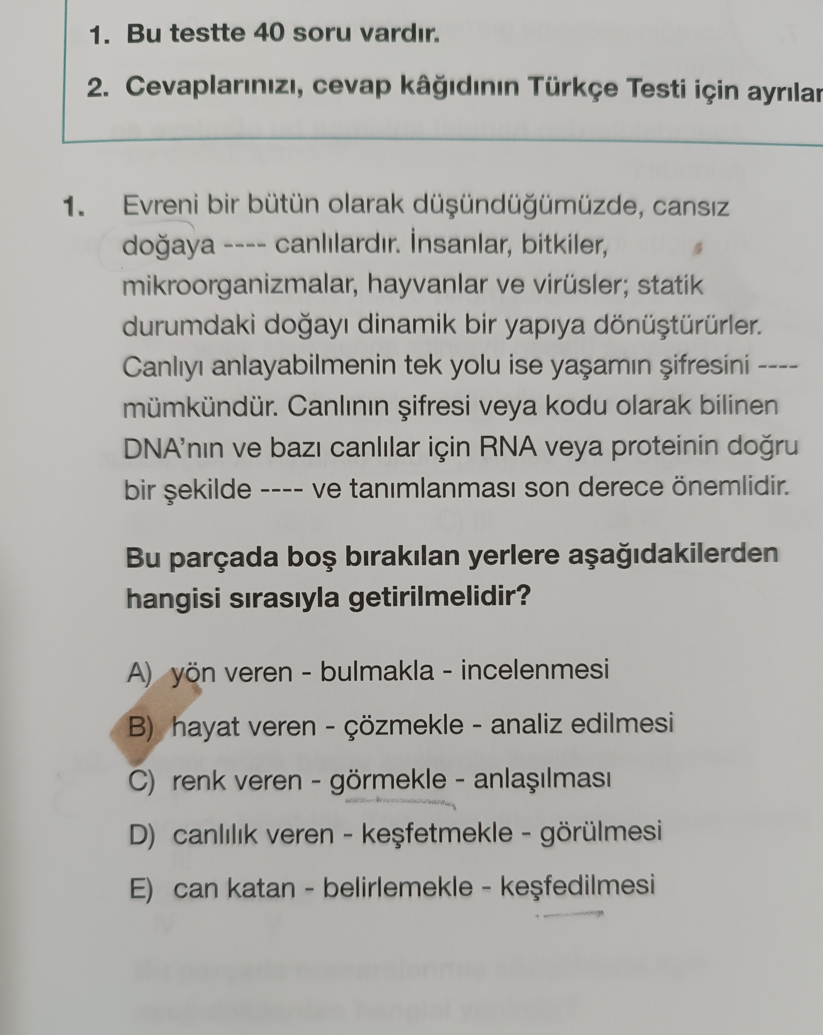 Evreni bir bütün olarak düşündüğümüzde, cansız doğaya ---- canlılardır. İnsanlar, bitkiler