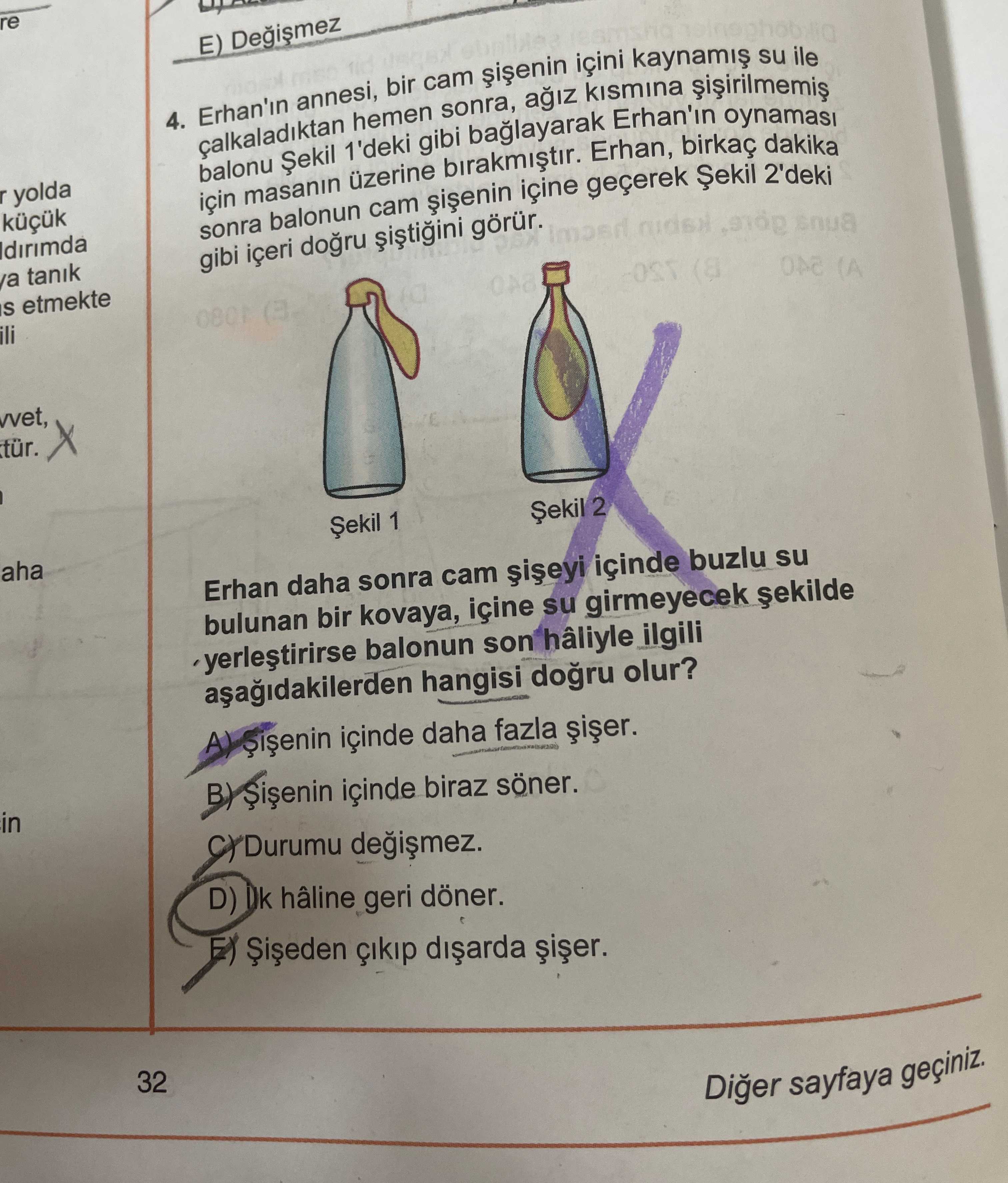 Erhan'ın annesi, bir cam şişenin içini kaynamış su ile çalkaladıktan hemen sonra, ağız kısmına