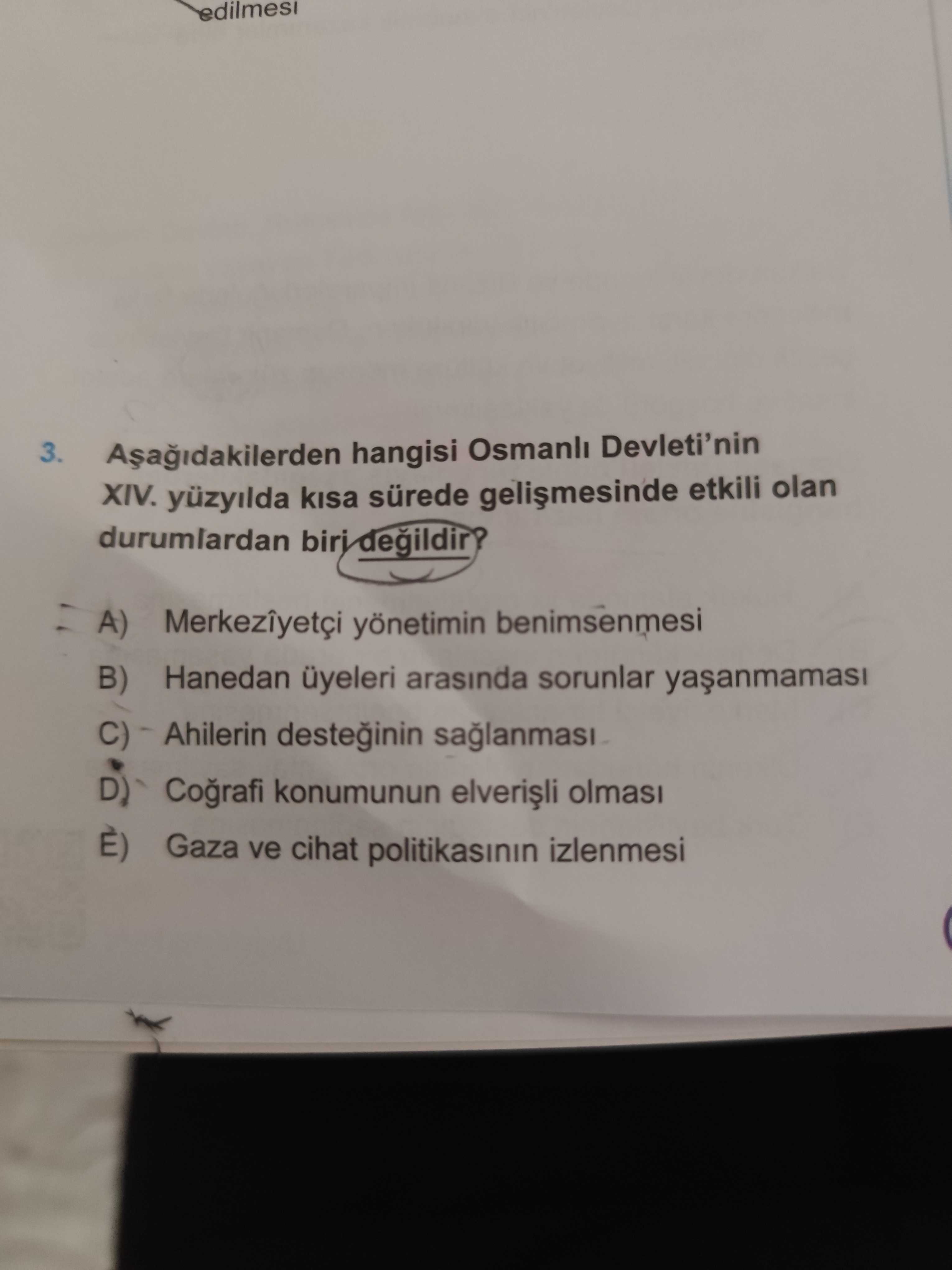 Aşağıdakilerden hangisi Osmanlı Devleti'nin XIV. yüzyılda kısa sürede gelişmesinde etkili olan