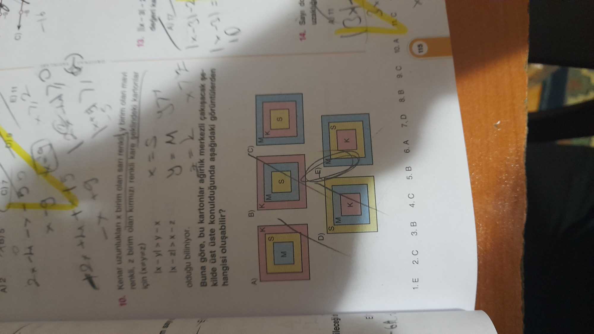 Kenar uzunlukları x birim olan sarı renkli, y birim olan mavi renkli, z birim olan kırmızı renkli