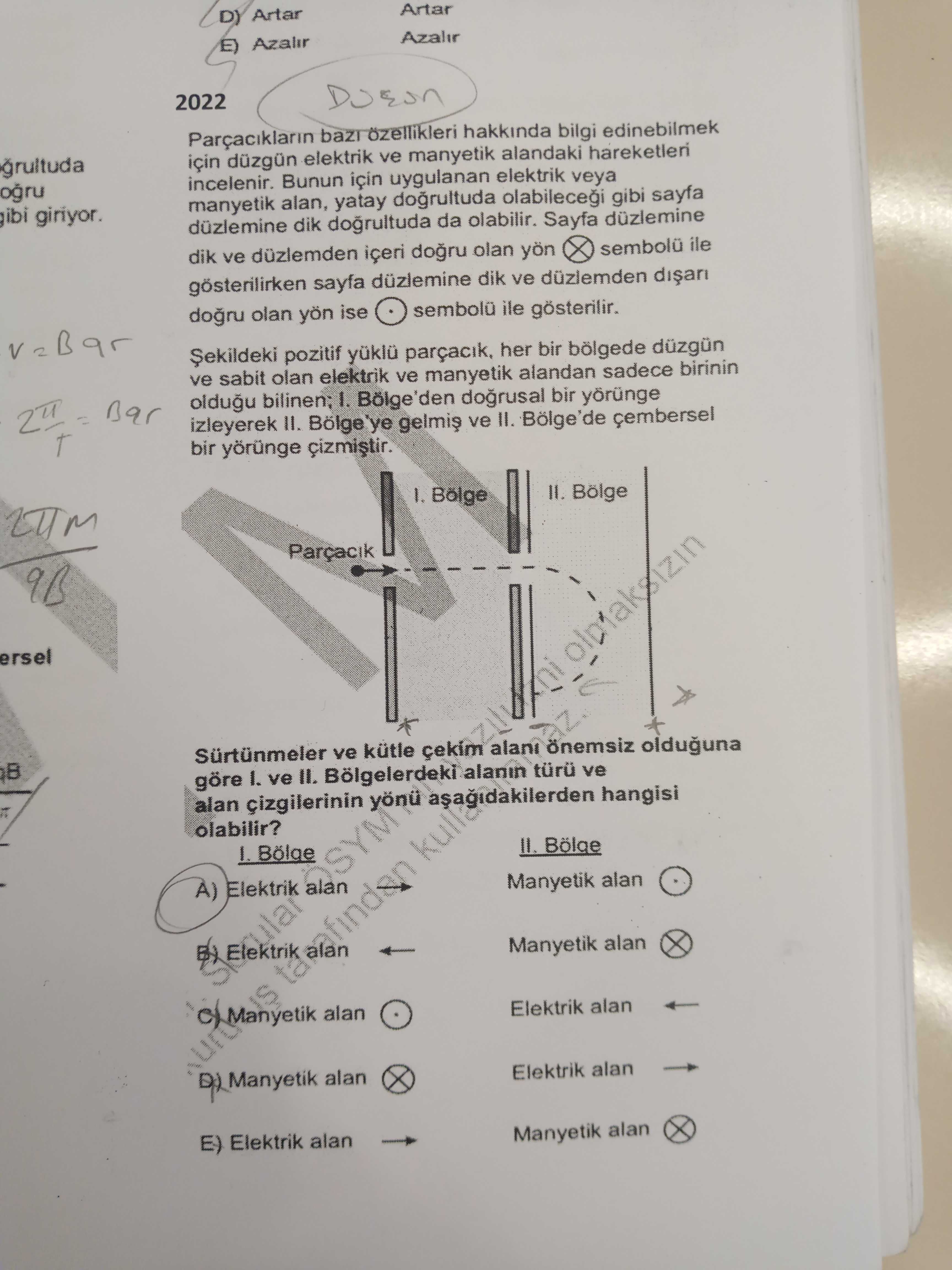 Parçacıkların bazı özellikleri hakkında bilgi edinebilmek için düzgün elektrik ve manyetik alandaki