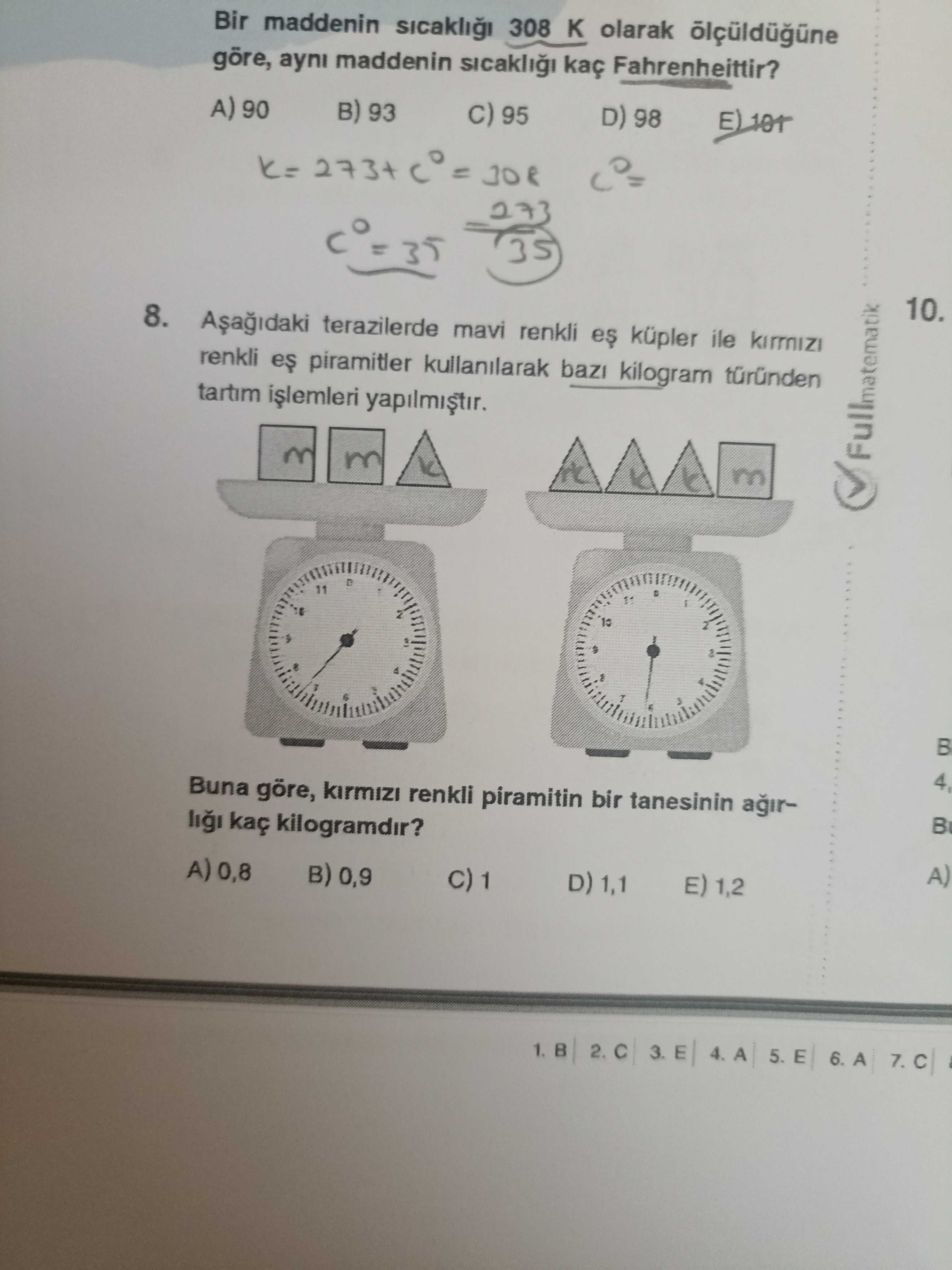 Aşağıdaki terazilerde mavi renkli eş küpler ile kırmızı renkli eş piramitler kullanılarak bazı
