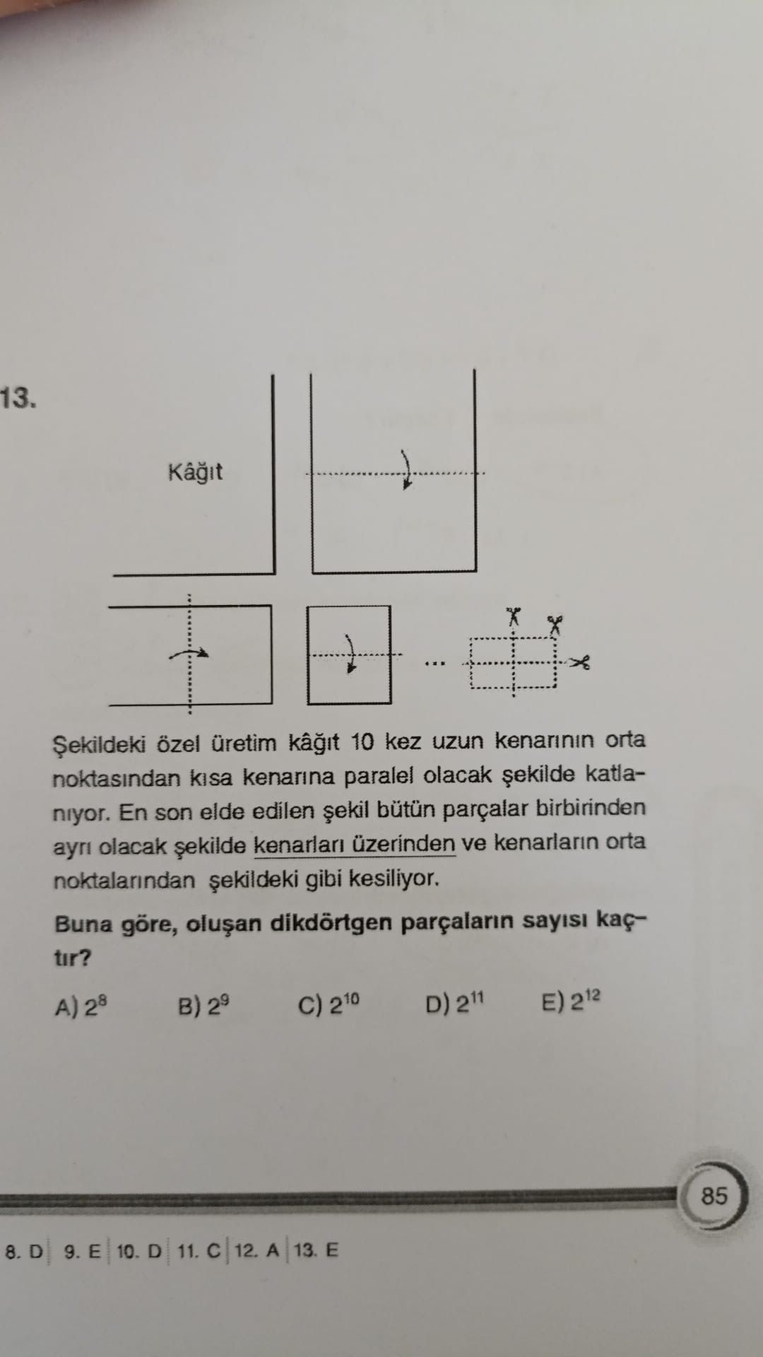 Şekildeki özel üretim kâğıt 10 kez uzun kenarının orta noktasından kısa kenarına paralel olacak