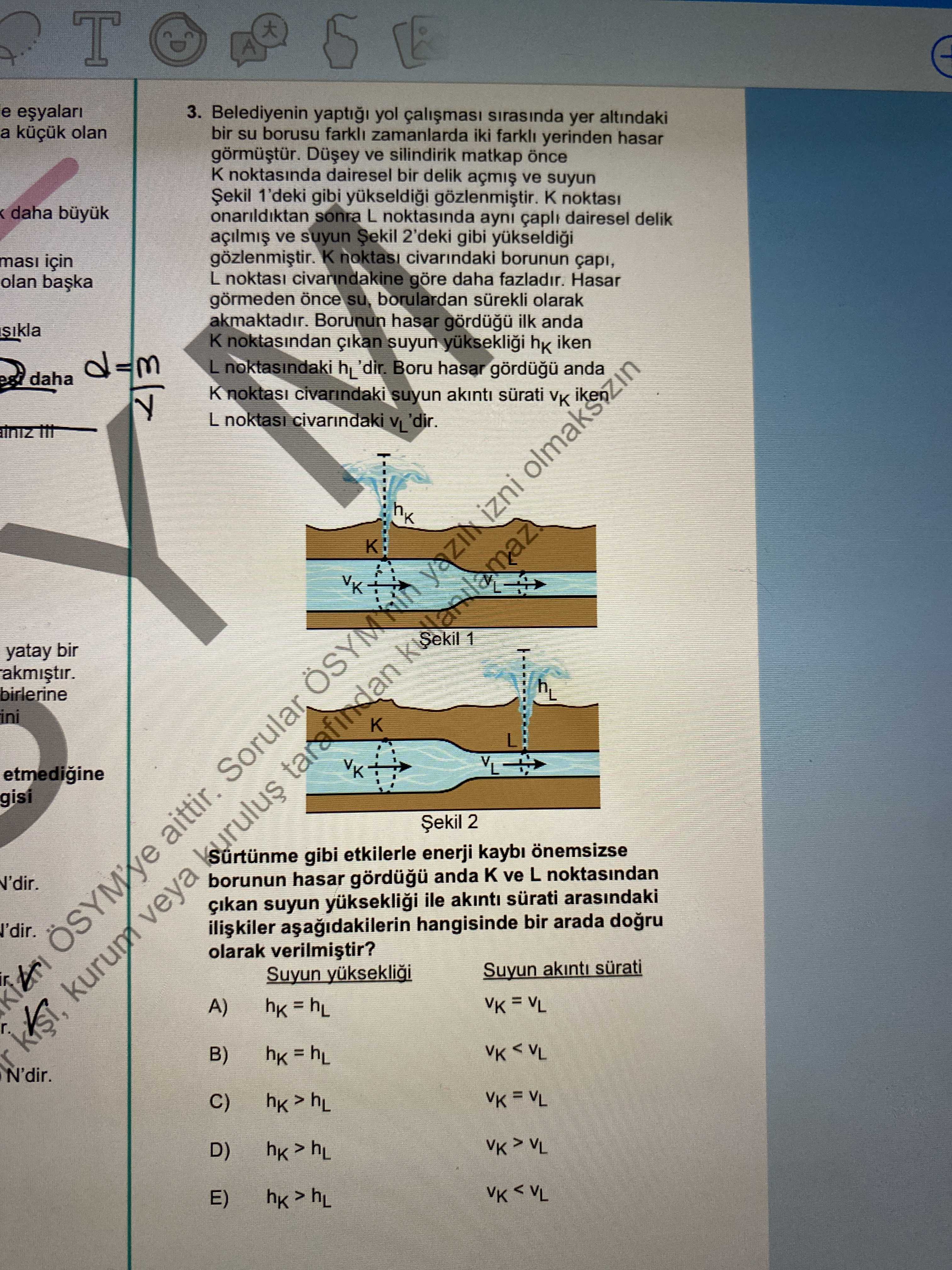 Belediyenin yaptığı yol çalışması sırasında yer altındaki bir su borusu farklı zamanlarda iki farklı