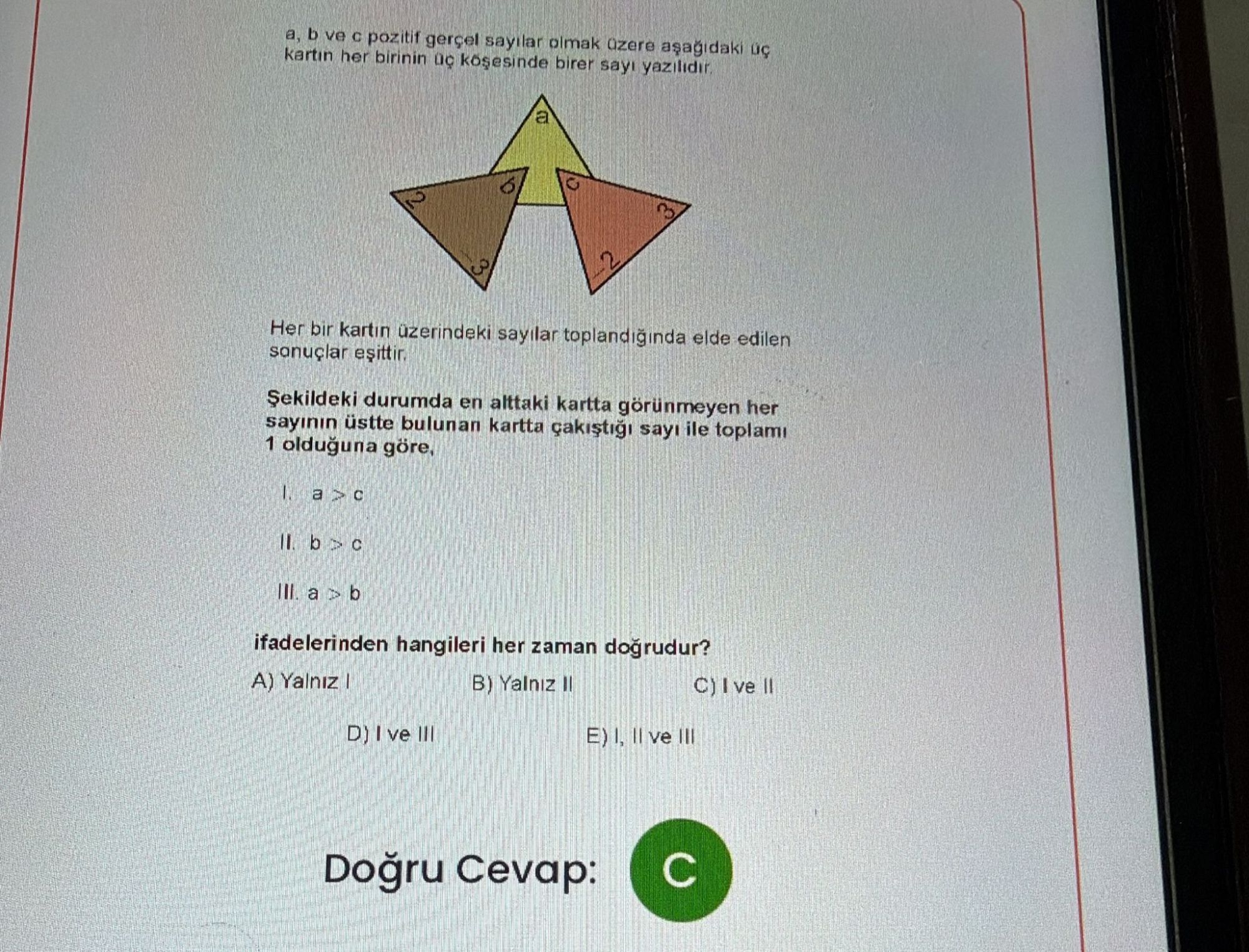 a, b ve c pozitif gerçel sayılar olmak üzere aşağıdaki üç kartın her birinin üç köşesinde birer sayı