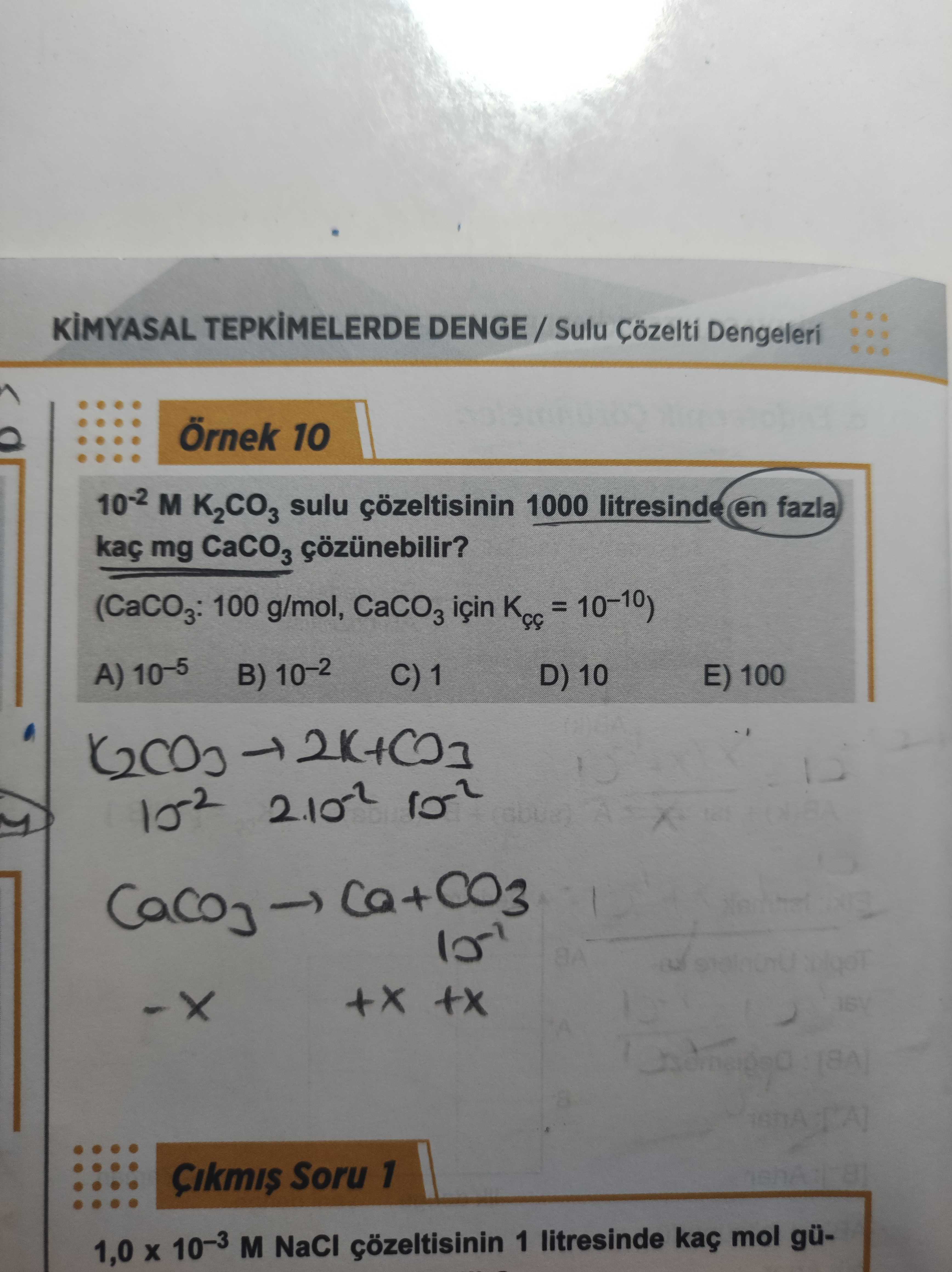 10⁻² M K₂CO₃ sulu çözeltisinin 1000 litresinde en fazla kaç mg CaCO₃ çözünebilir? (CaCO₃: 100 g/mol