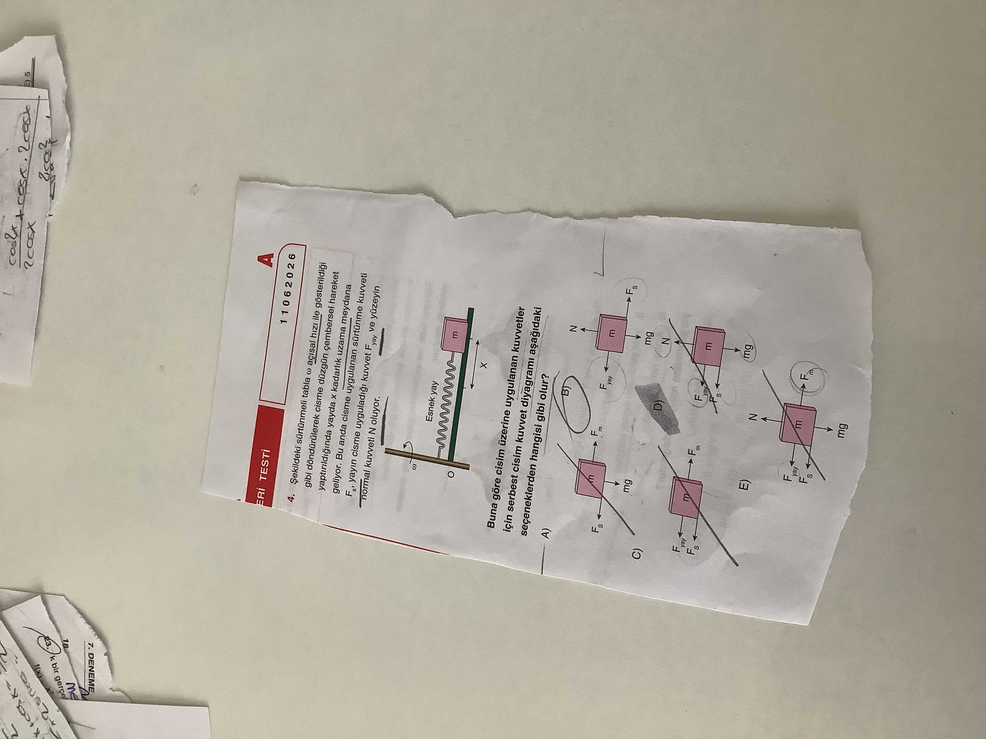 Şekildeki sürtünmeli tabla ω açısal hızı ile gösterildiği gibi döndürülerek cisme x kadarık uzama