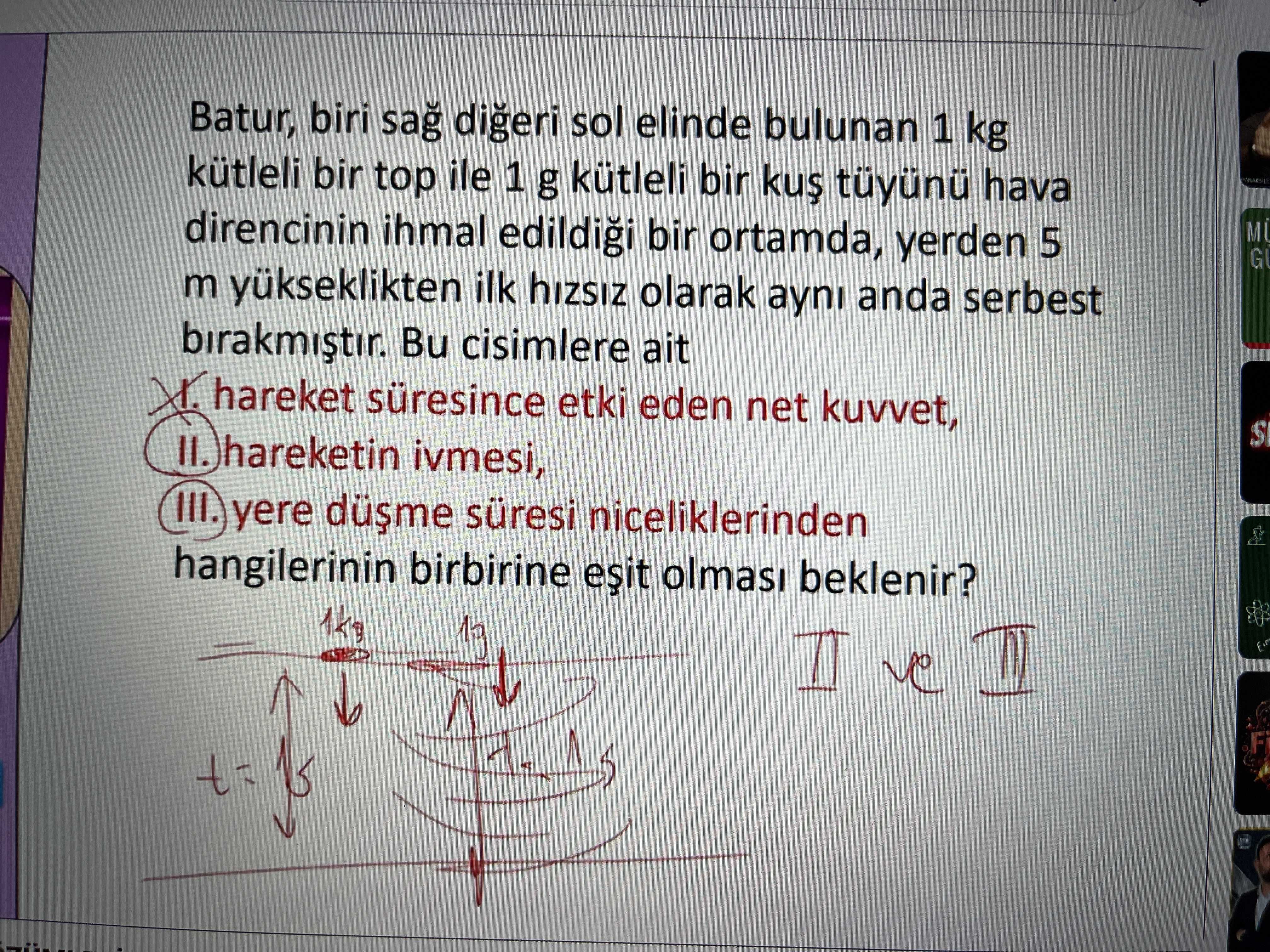 Batur, biri sağ diğeri sol elinde bulunan 1 kg kütleli bir top ile 1 g kütleli bir kuş tüyünü hava